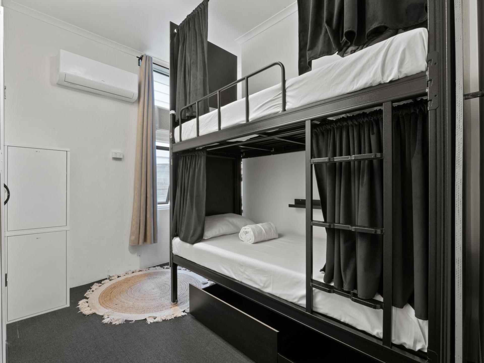 Mixed Pod Twin with Ensuite Bathroom