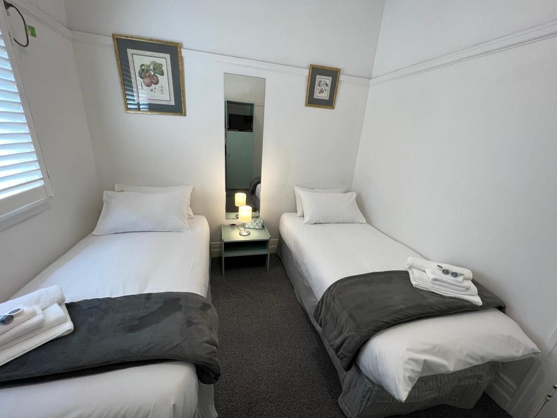 Hotel Concord Standard Twin Room with Shared Bathroom 2