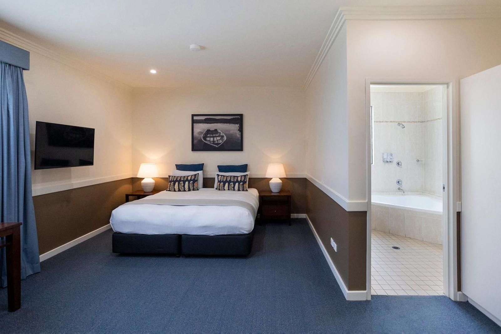 Studio with Spa Bath