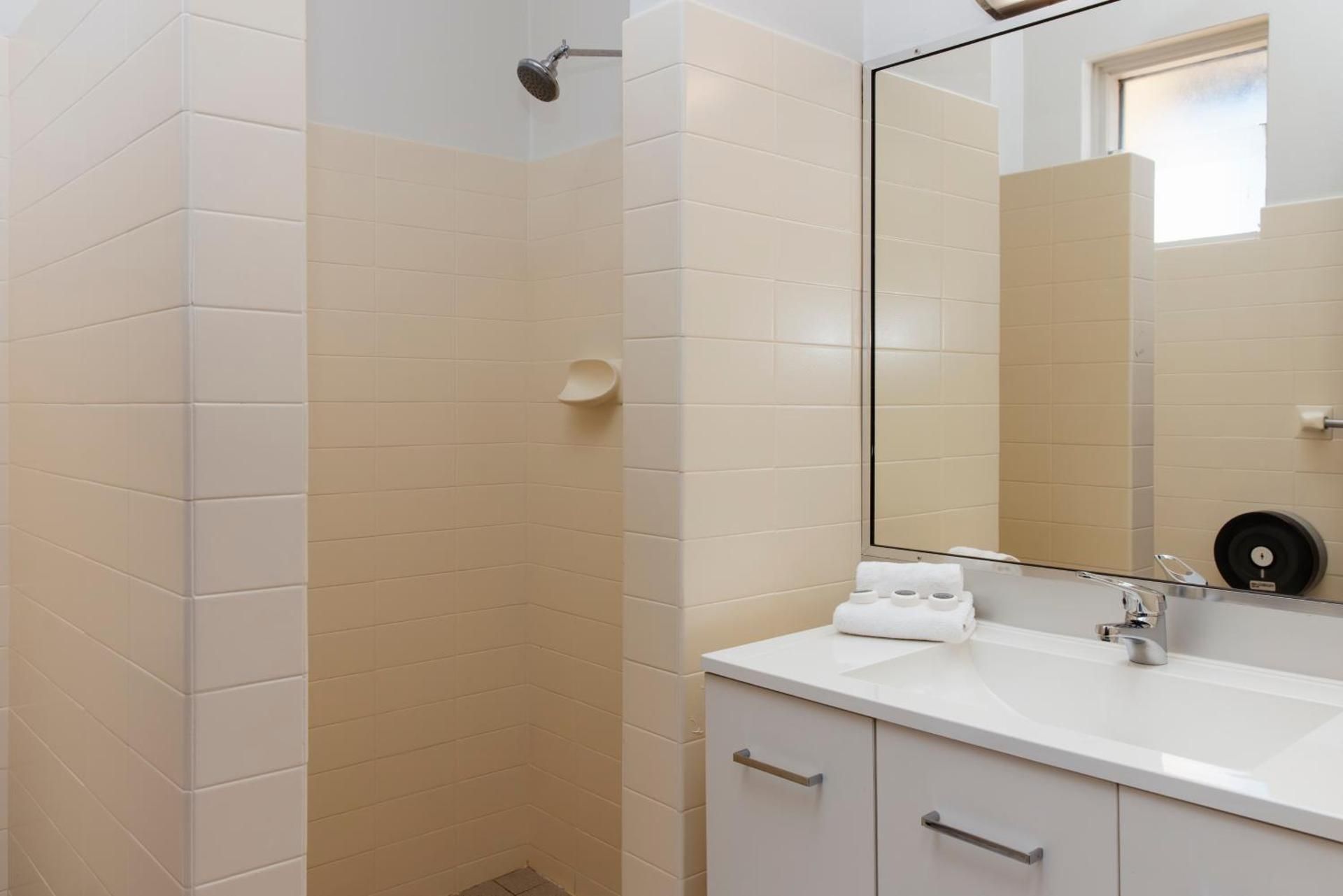 Prospect Hotel Motel Queen and Single Room 3