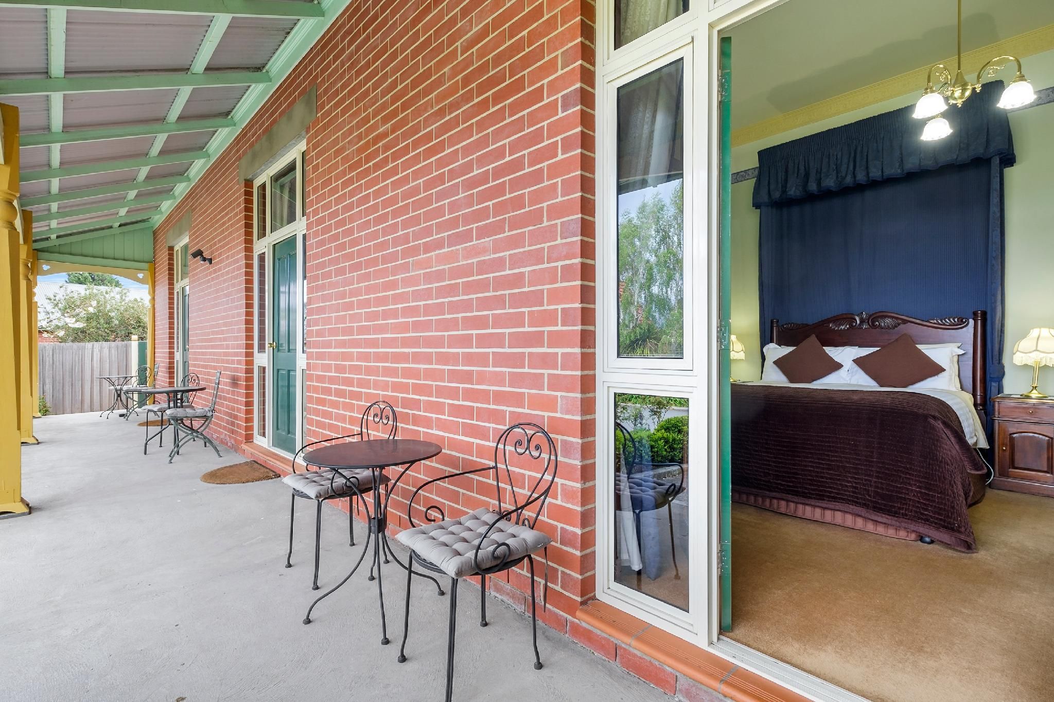 Queen Room with Terrace 