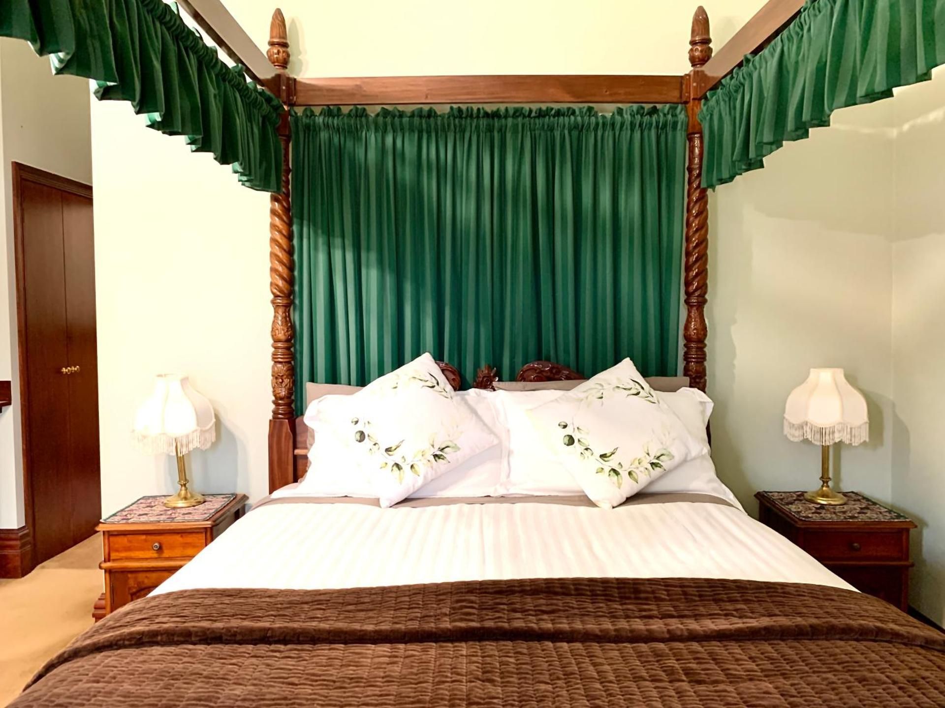 Orana House Queen Room with Garden View 2