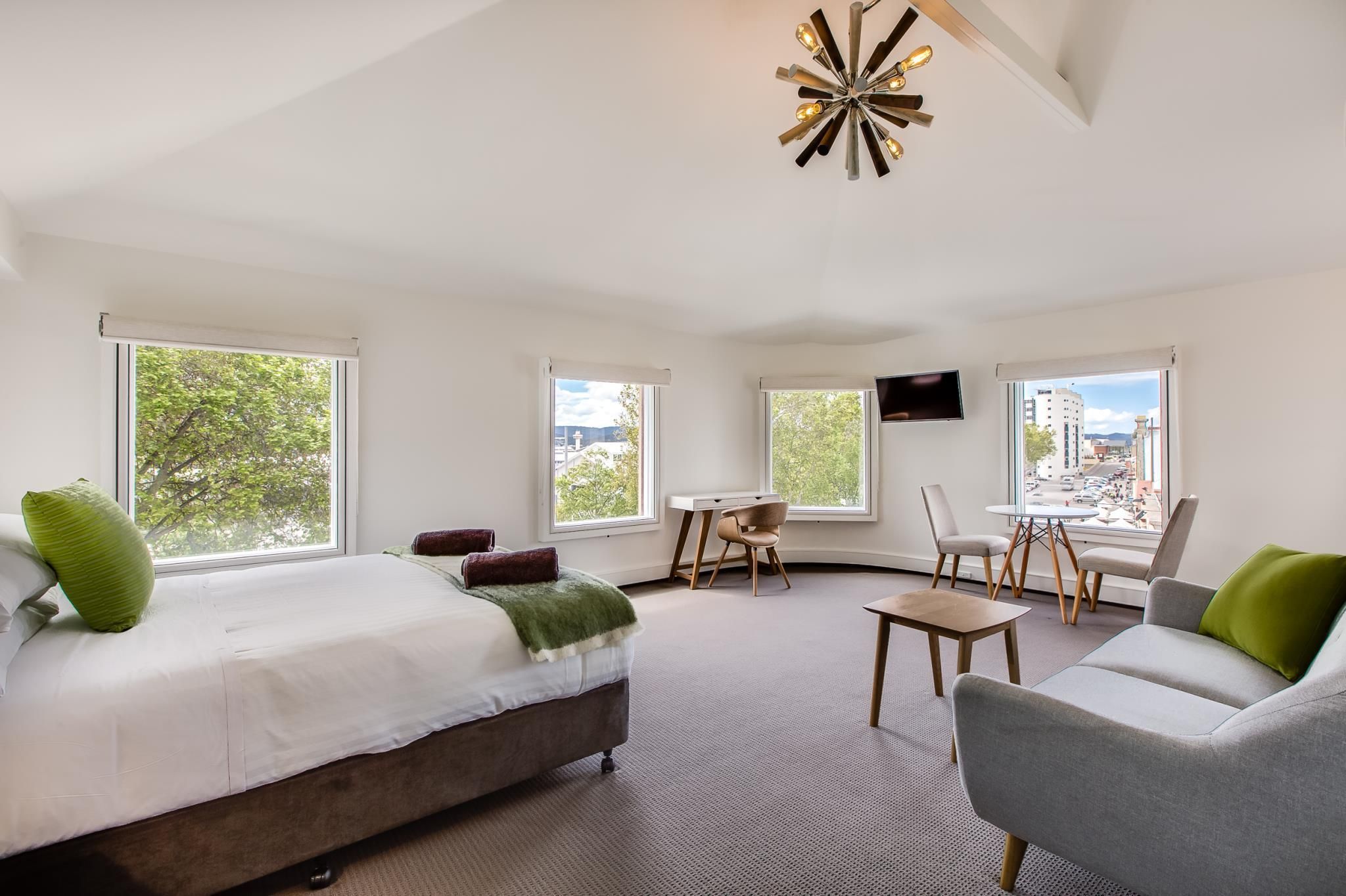 Queen River View Ensuite