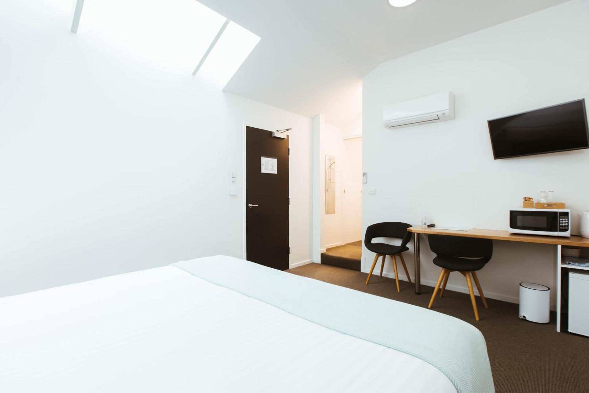the BALMORAL KING - INTERNAL SKYLIGHT ROOM 8