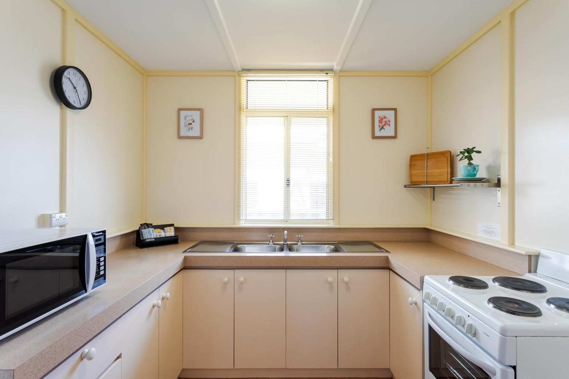 Deluxe Three-Bedroom Apartment