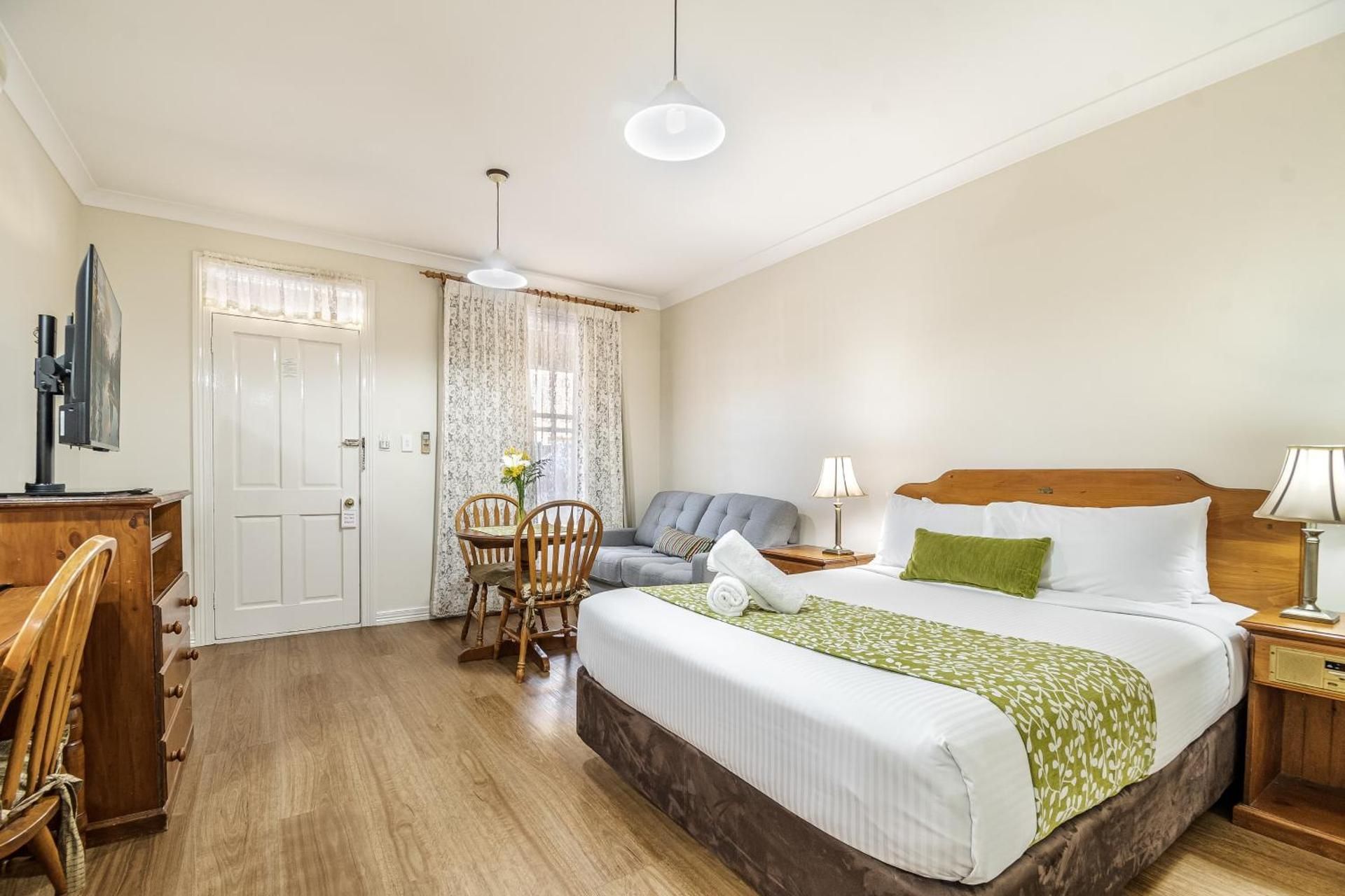 Deluxe Queen Room