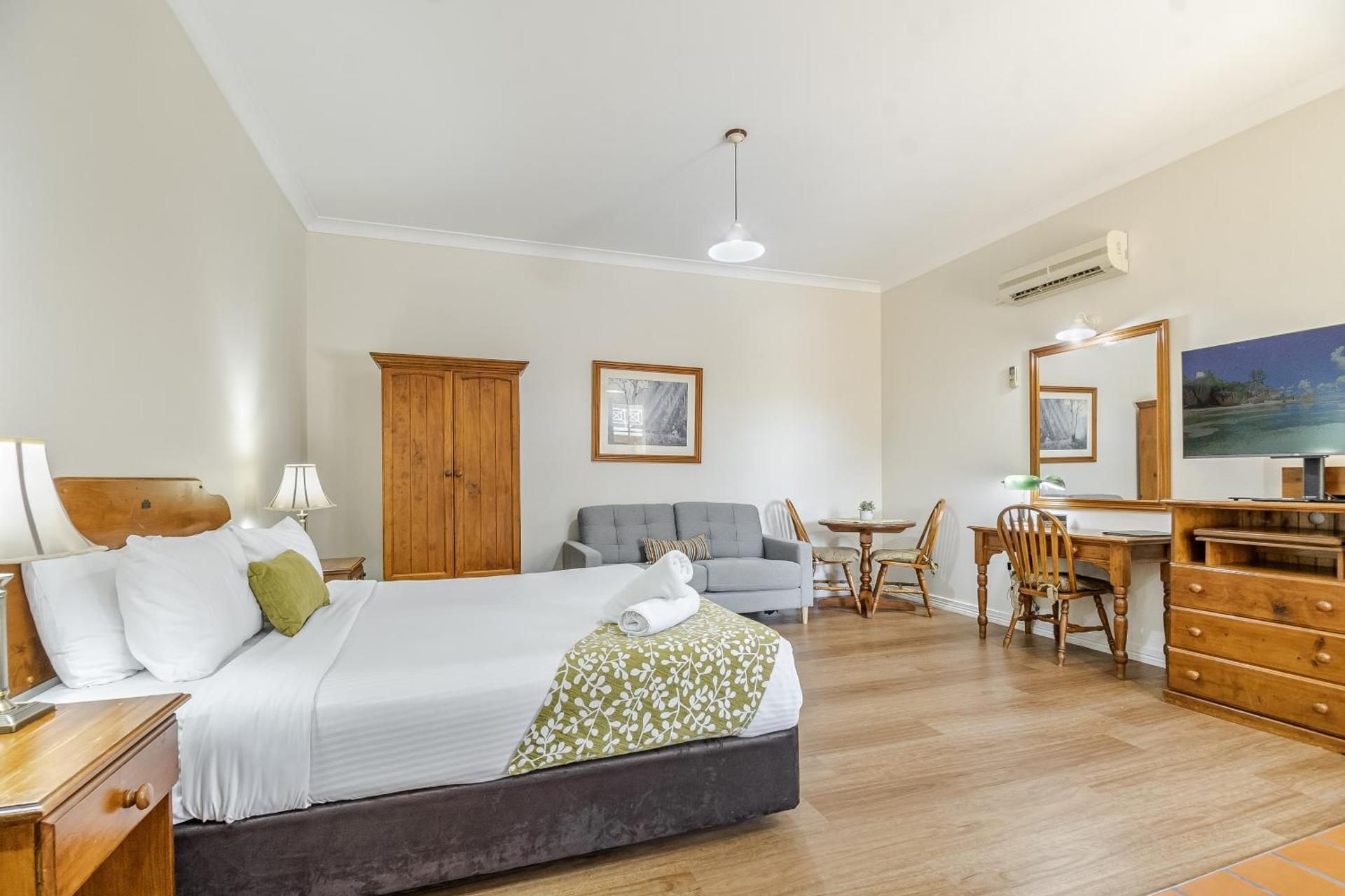 King Room with Spa Bath
