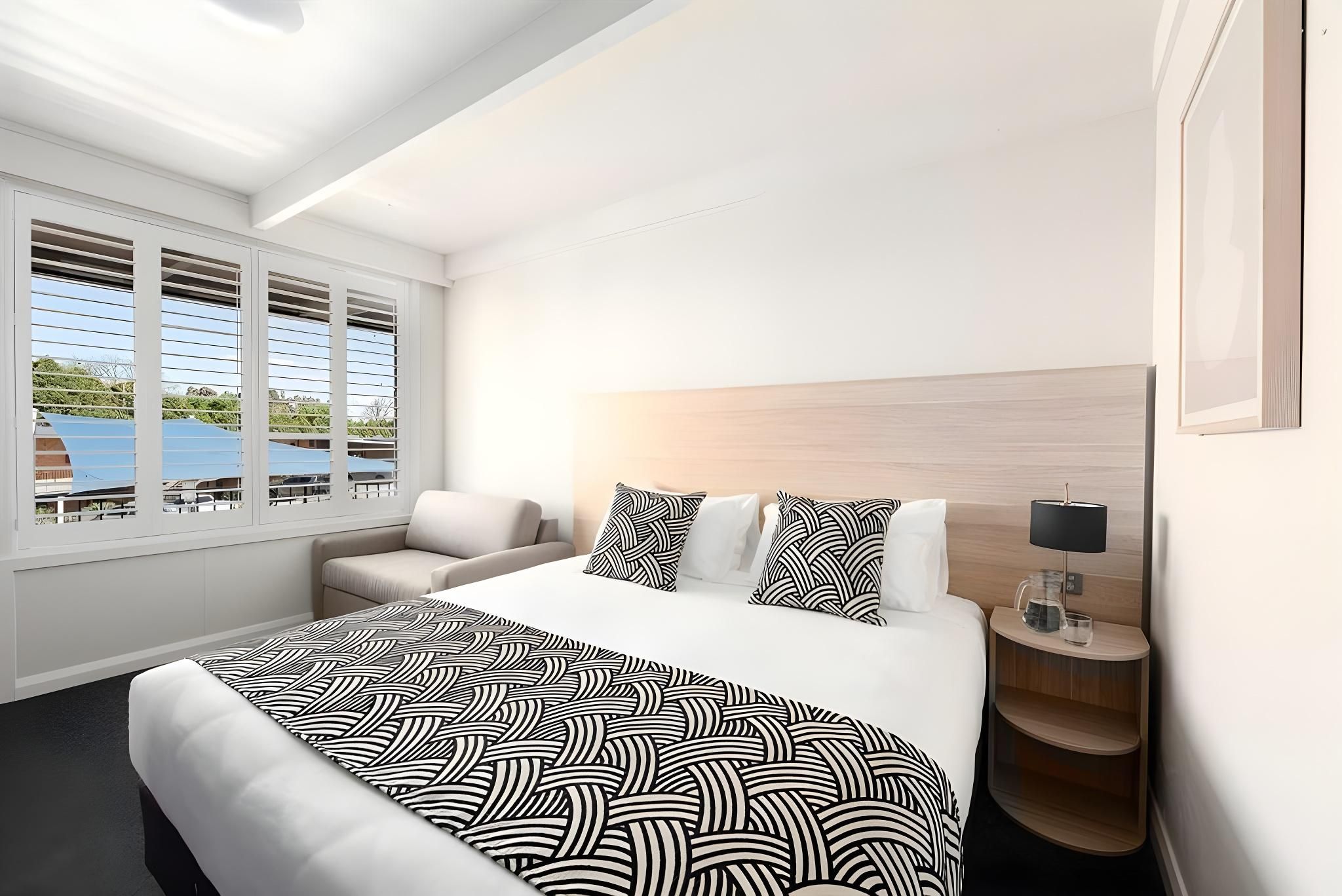 Panorama Bathurst Premium King Room 2