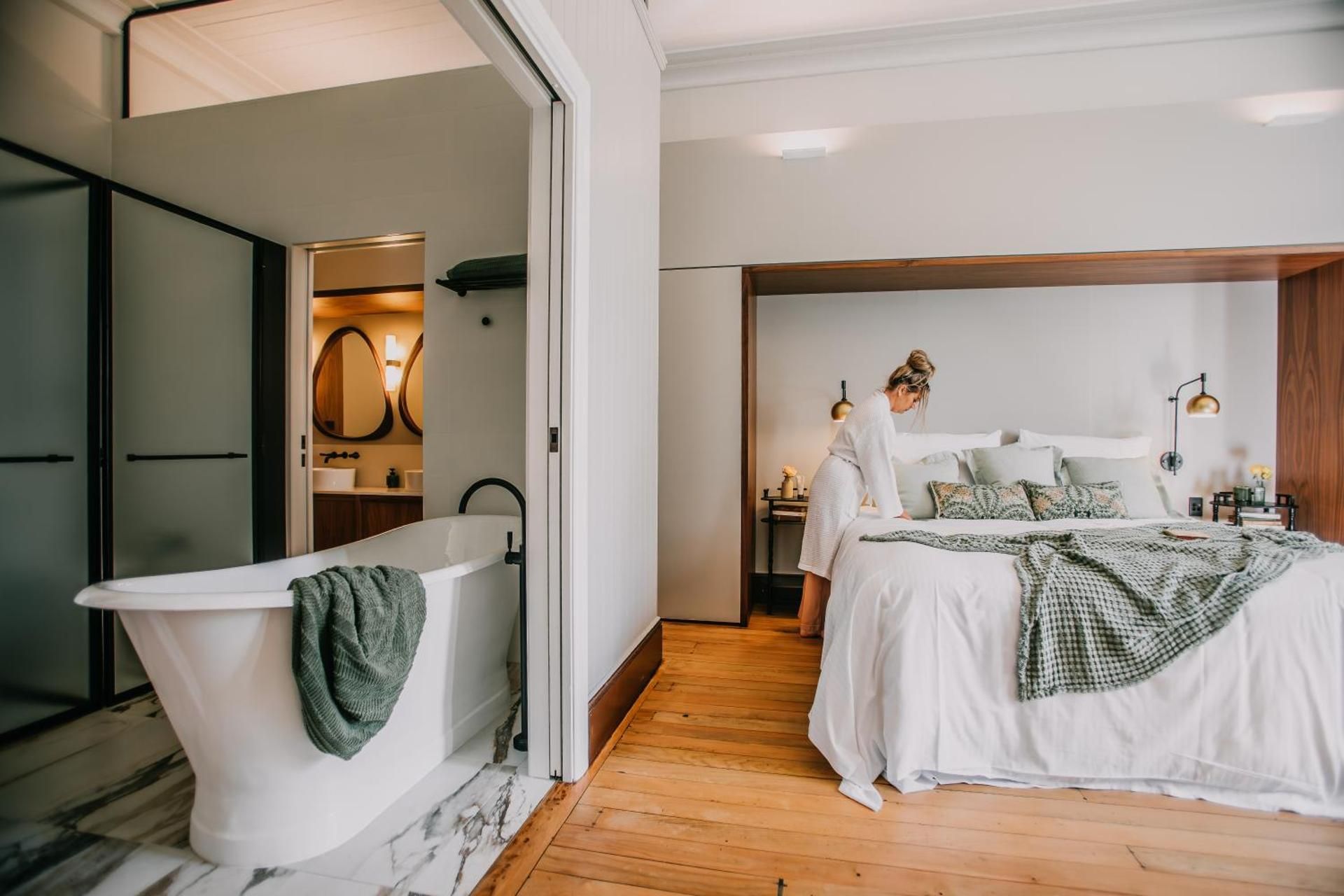 Deluxe King Suite