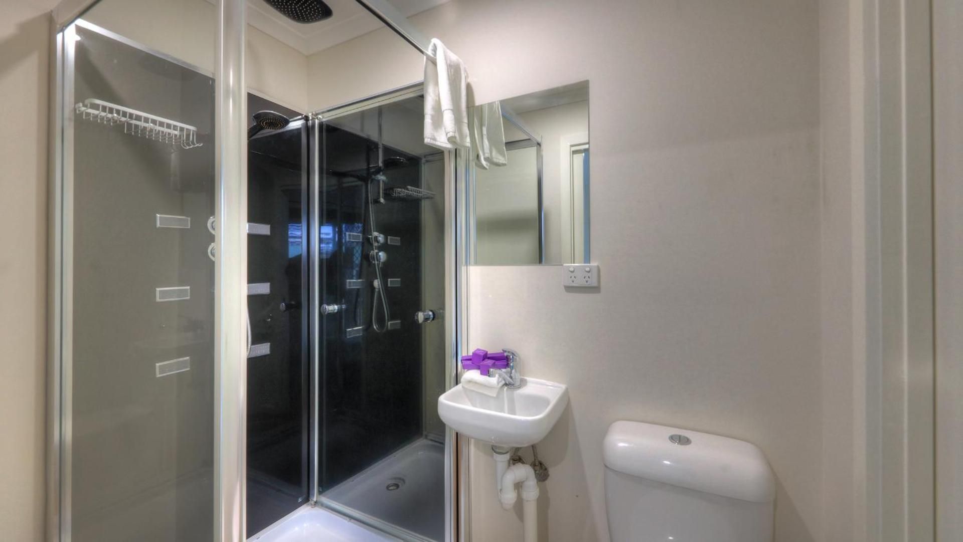 Eden Gateway Holiday Park Budget Villa (3 Guests) - No Pets Allowed 2