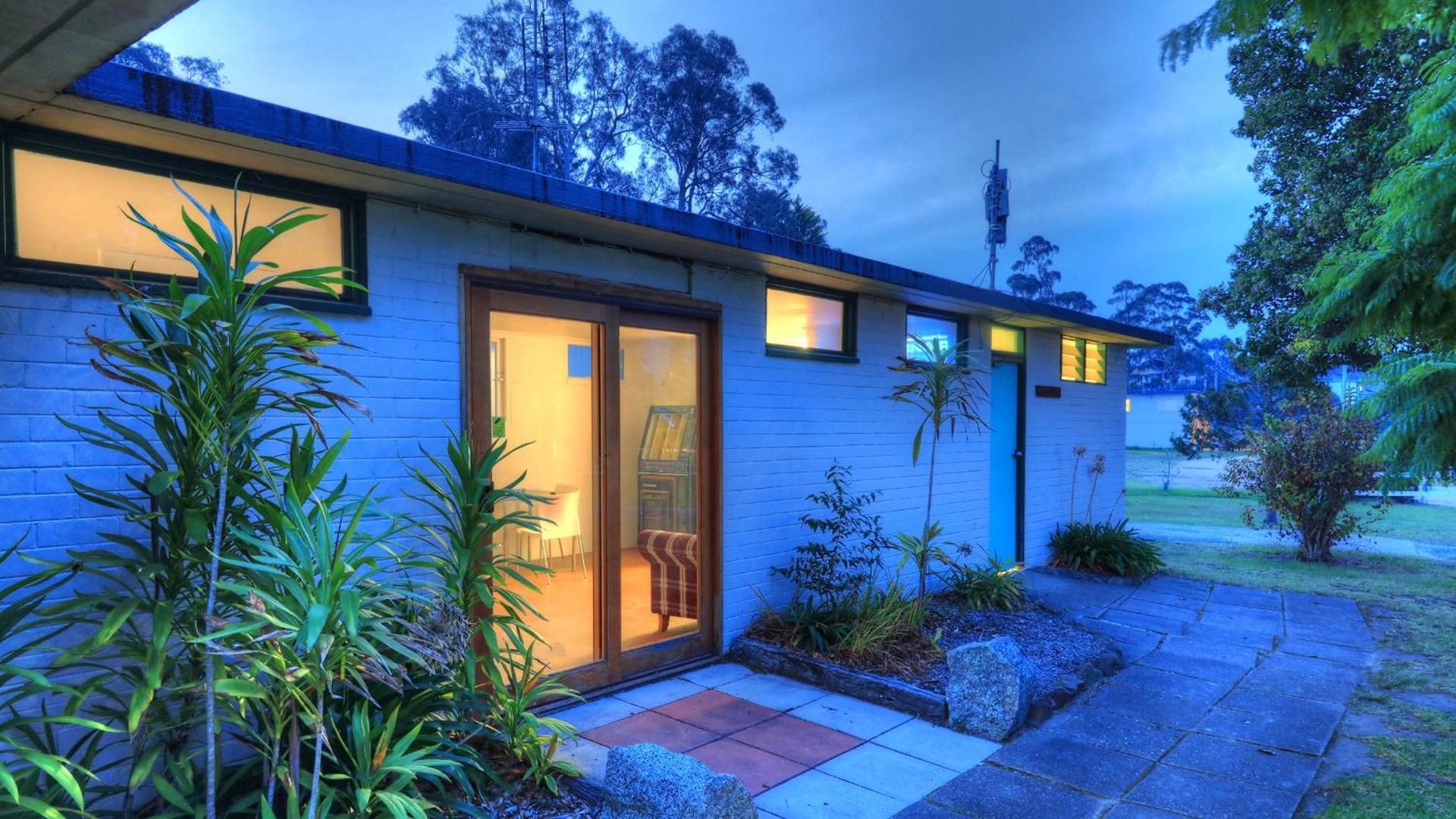 shared lounge/tv area