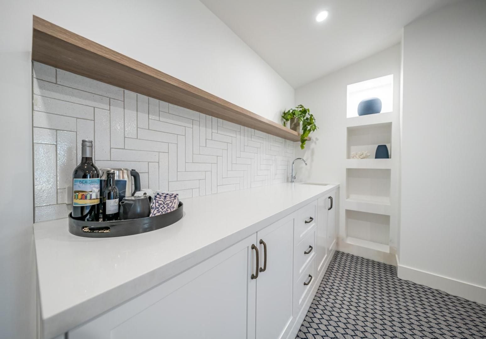 Deluxe Suite with Kitchenette and Ocean View