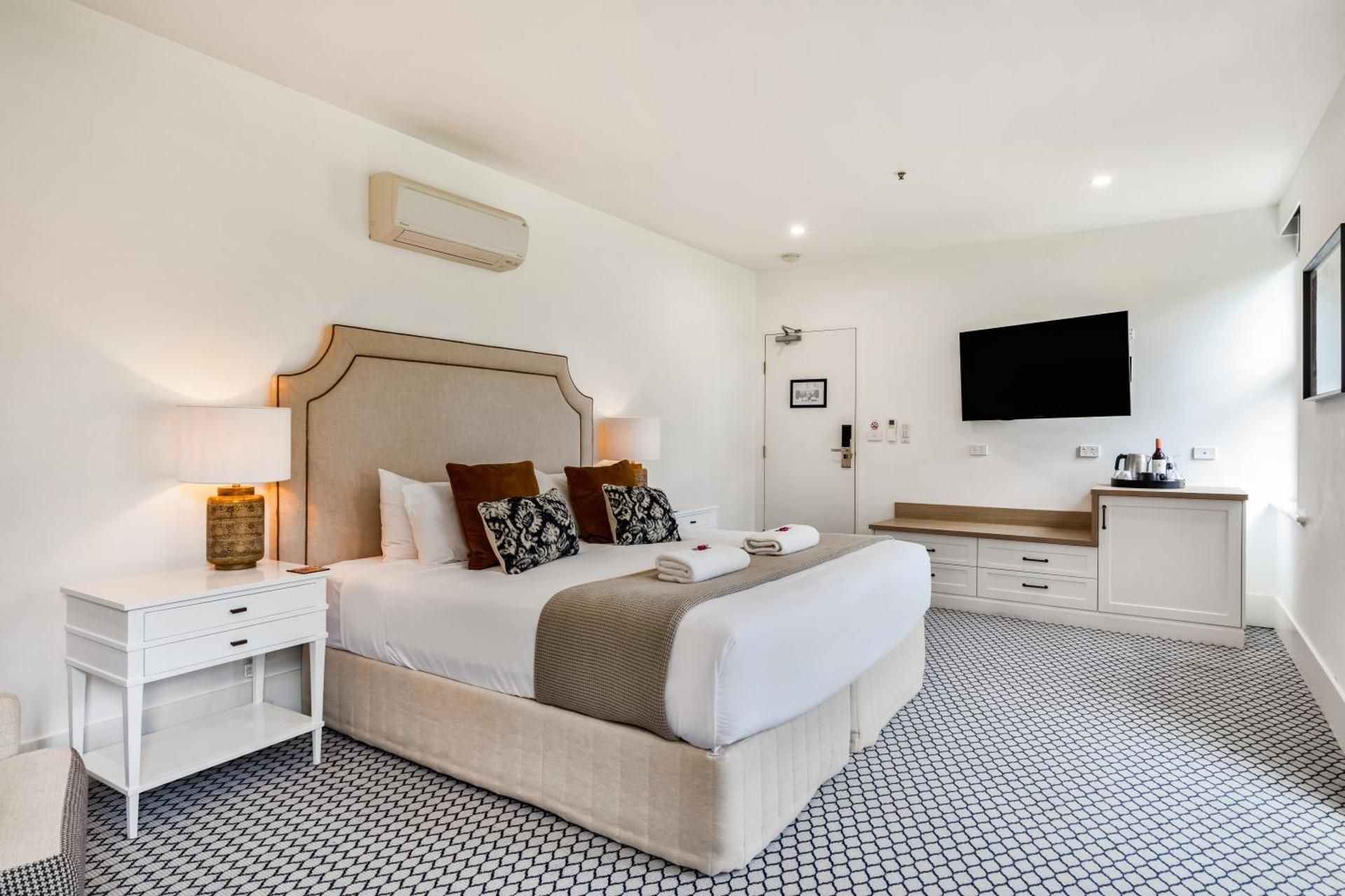 King Room with Garden Balcony View