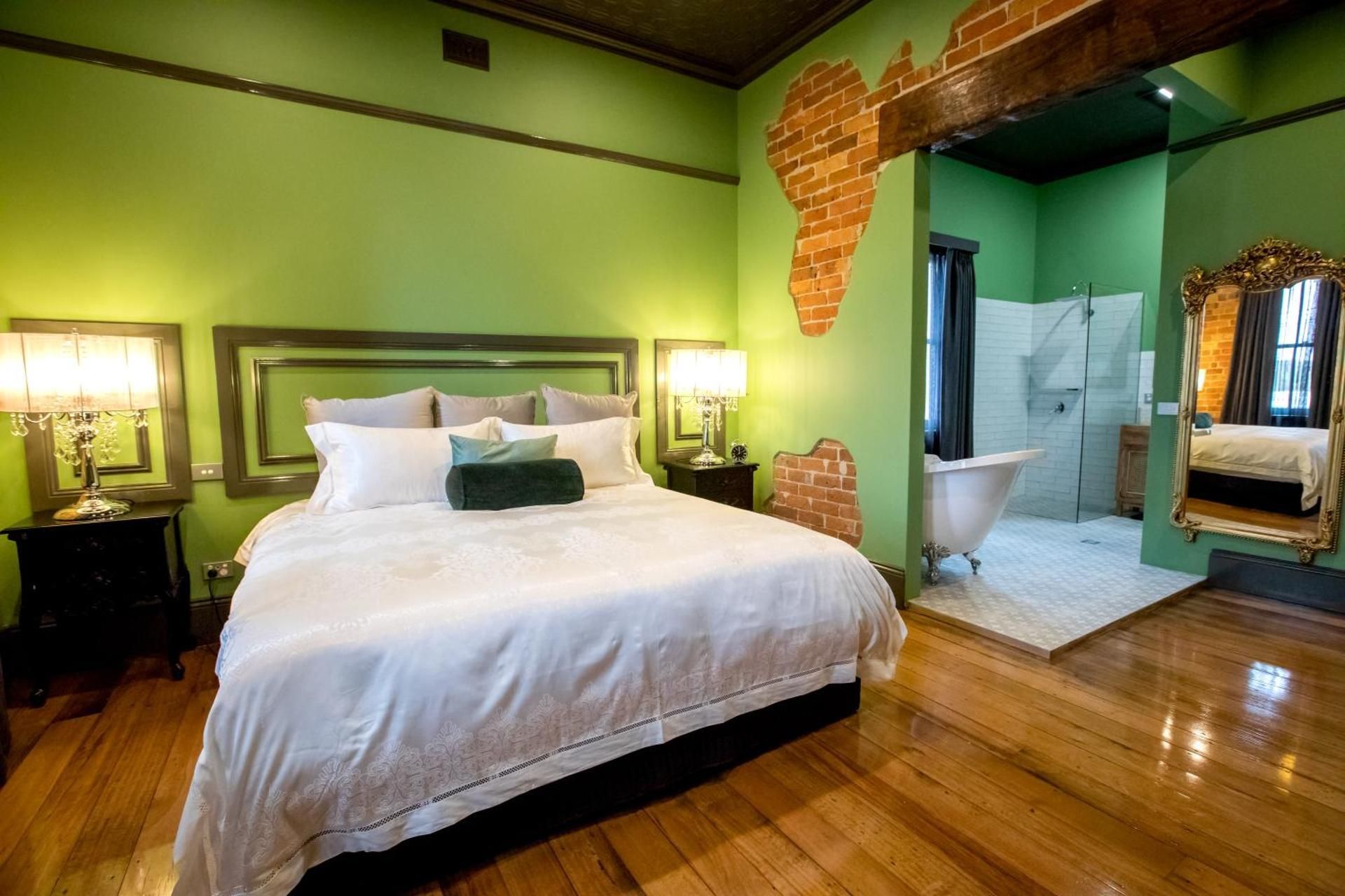 Deluxe King Suite