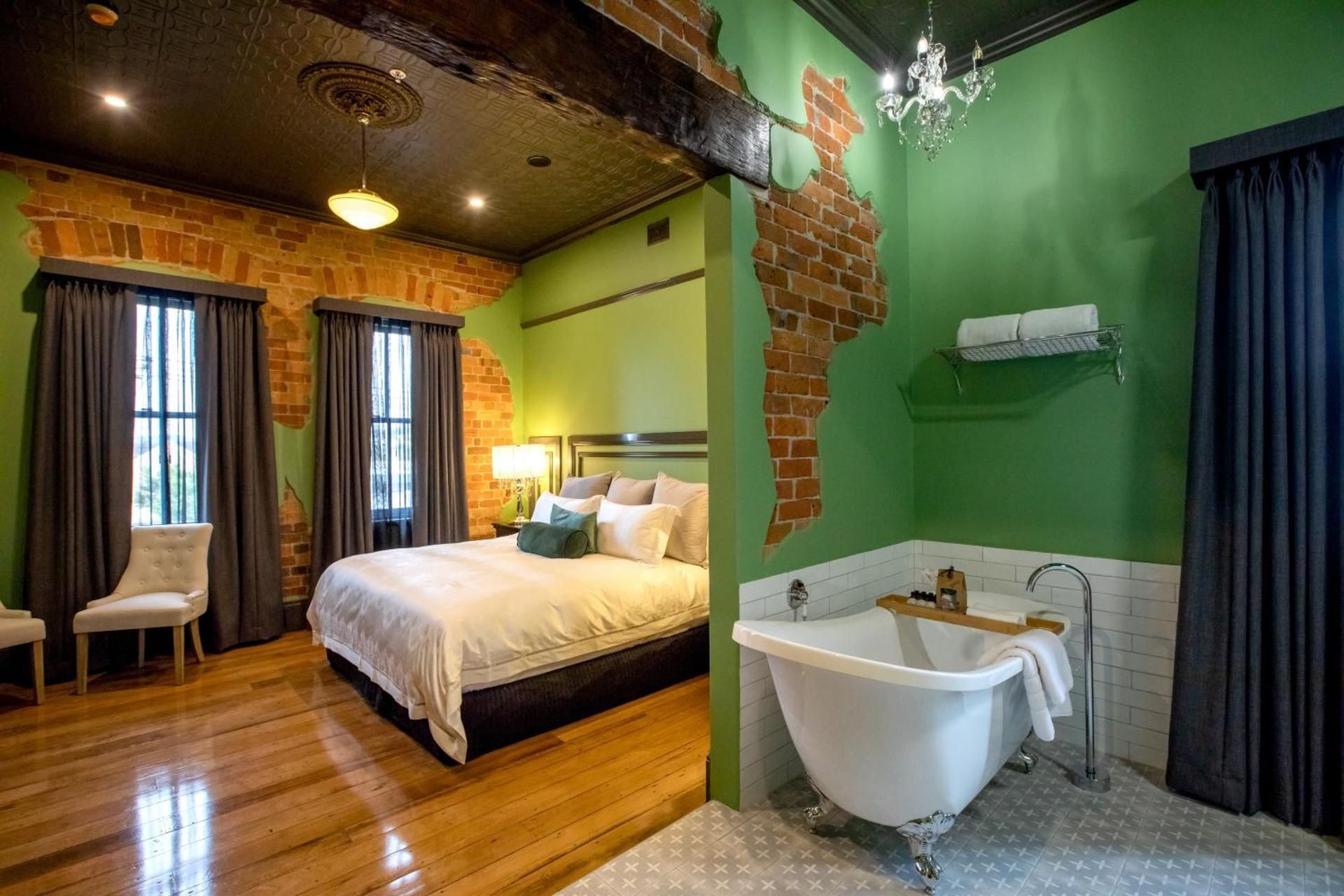 Deluxe King Suite