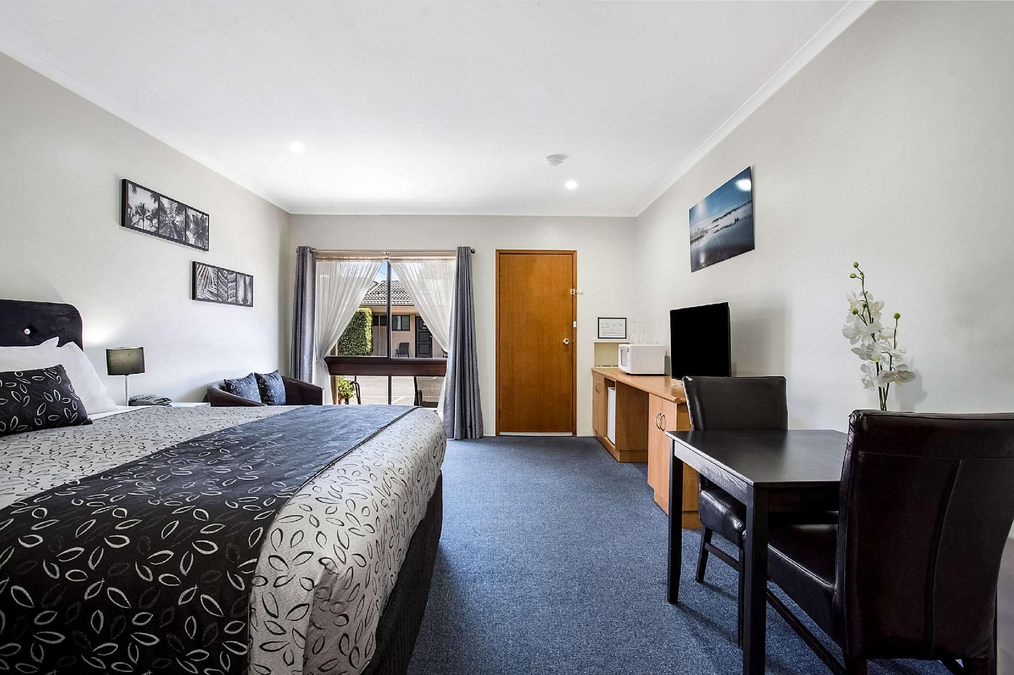 1 King Bed, Nonsmoking, Upgrade