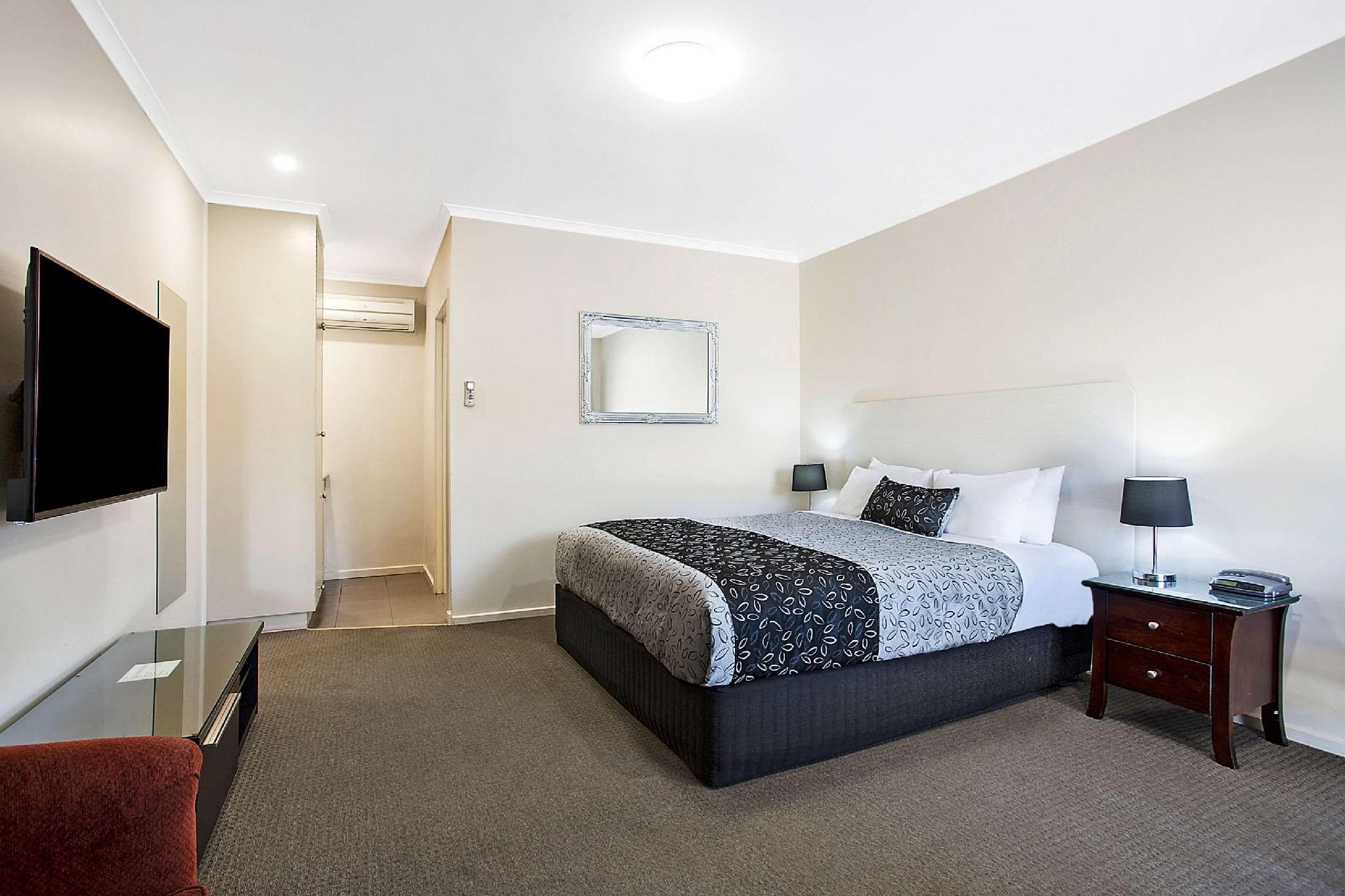 1 King Bed Nonsmoking Upgrade
