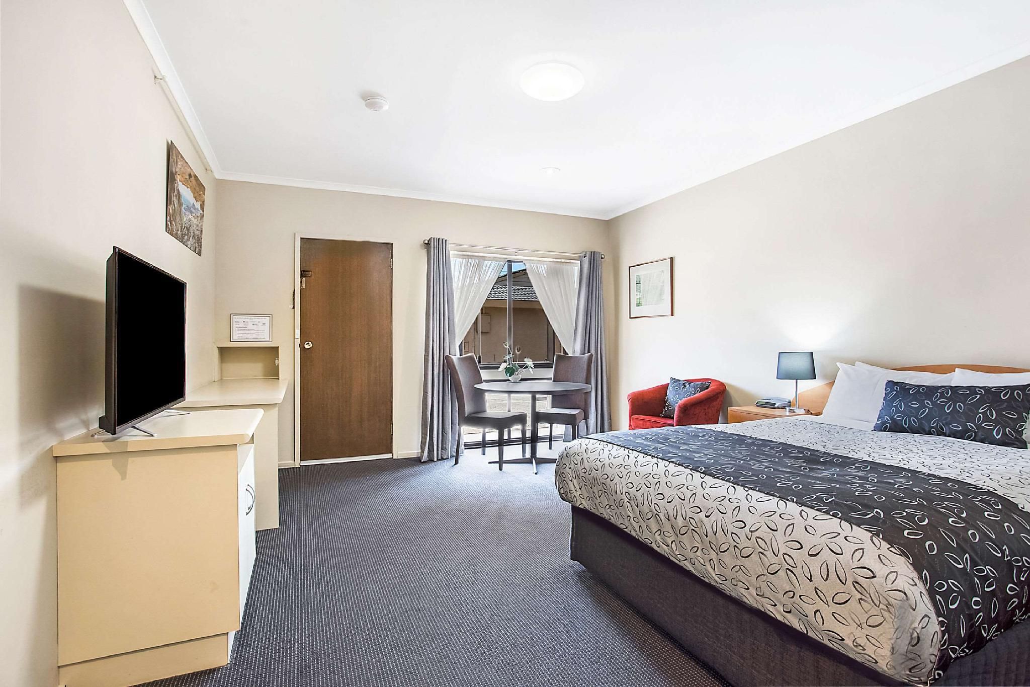1 Queen Bed Non-Smoking