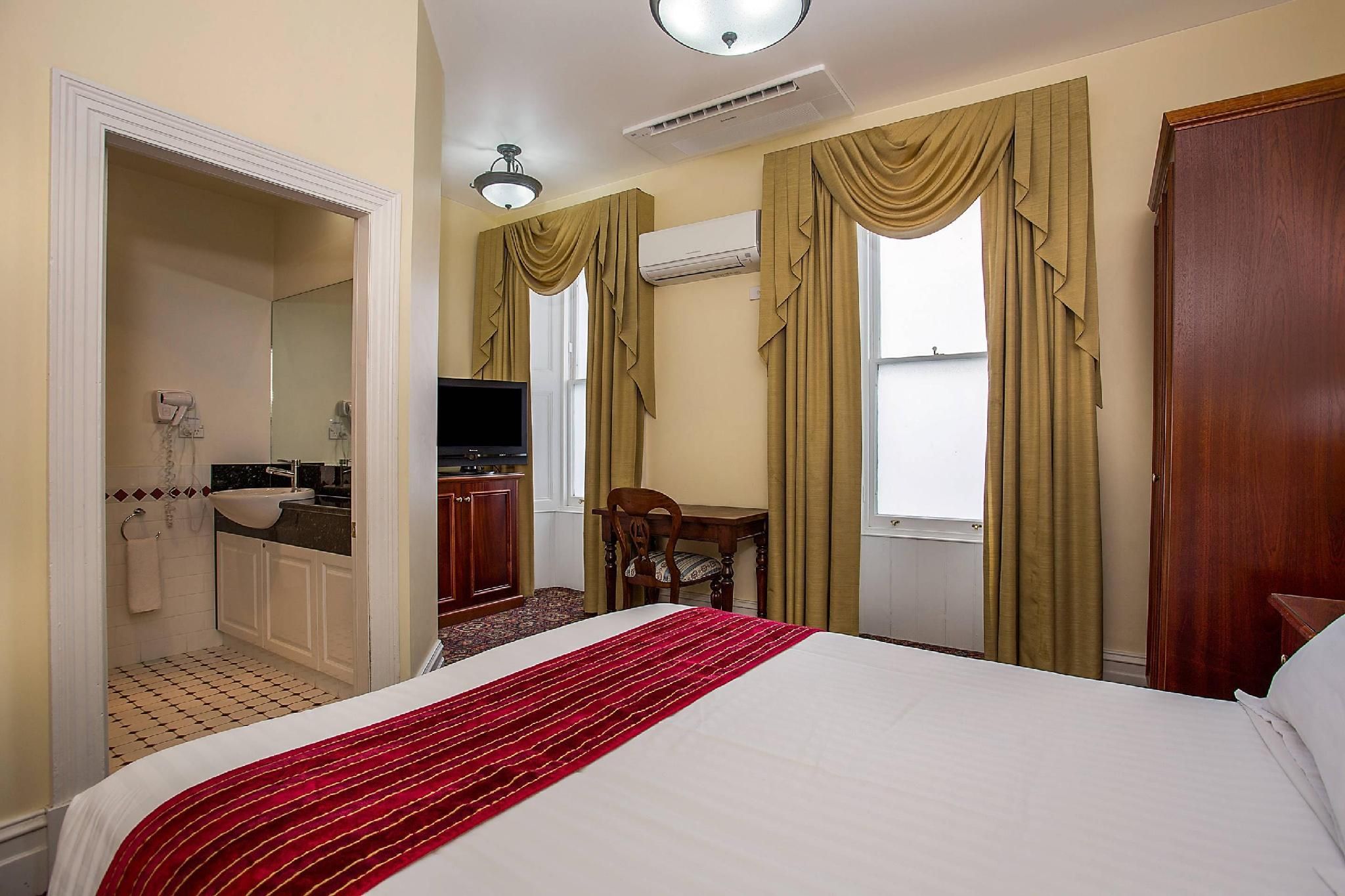 1 Queen Bed Non-Smoking