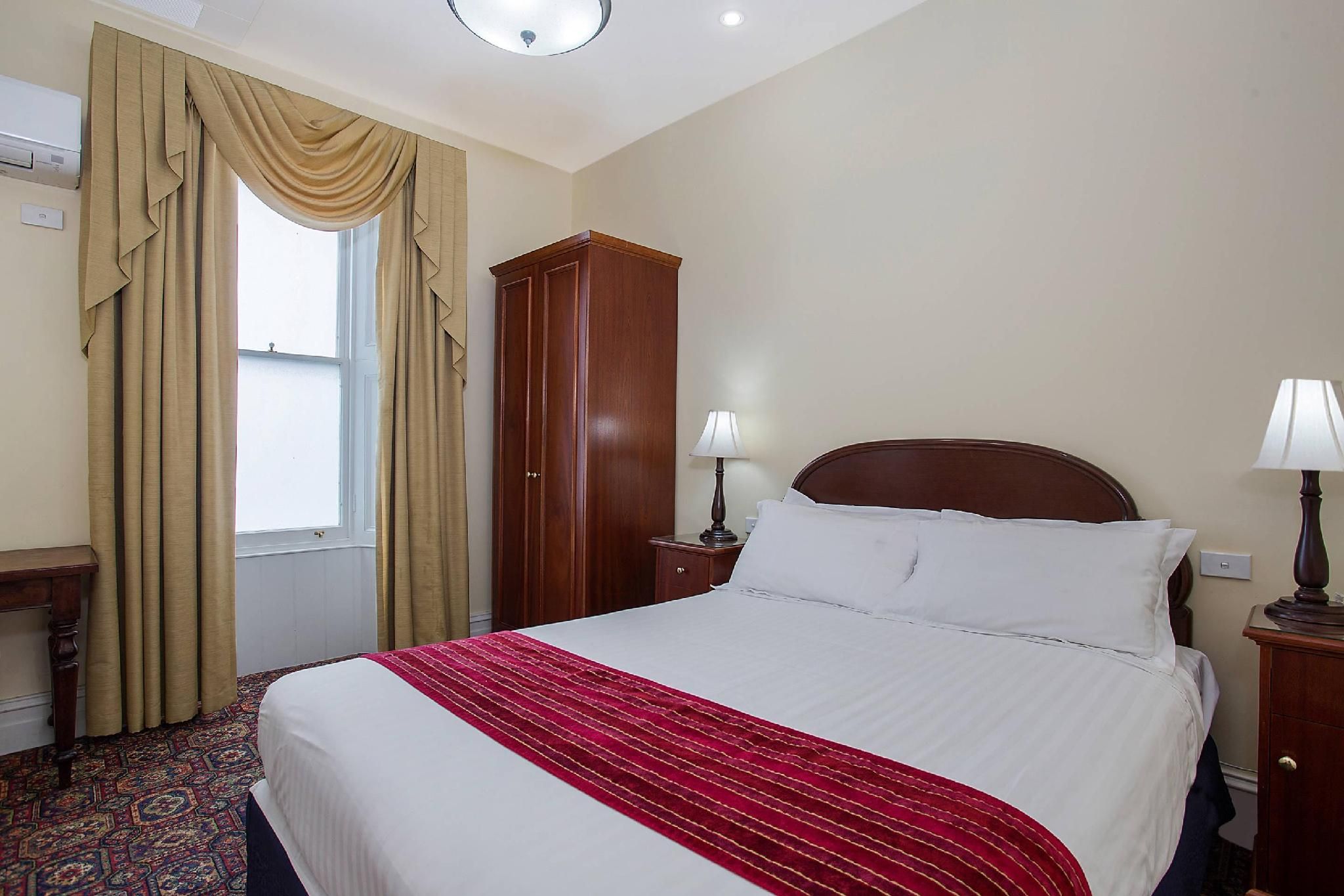 1 Queen Bed Non-Smoking