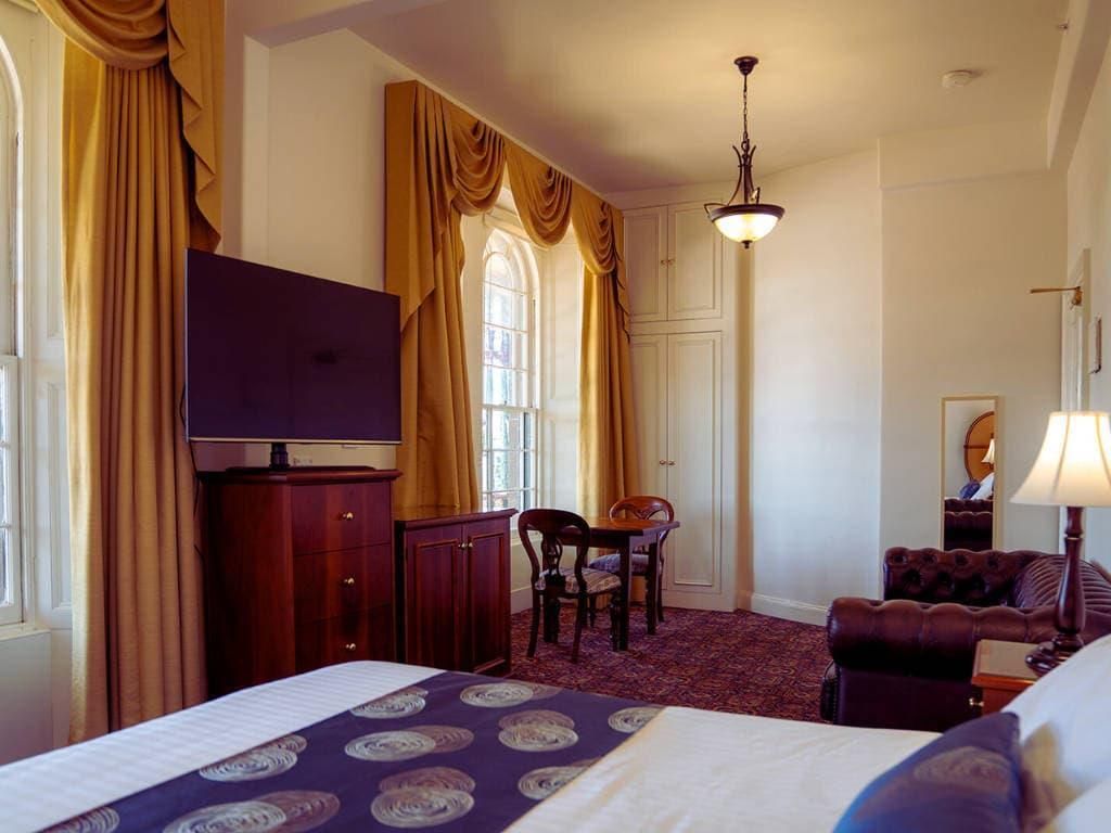 1 King Bed Non-Smoking