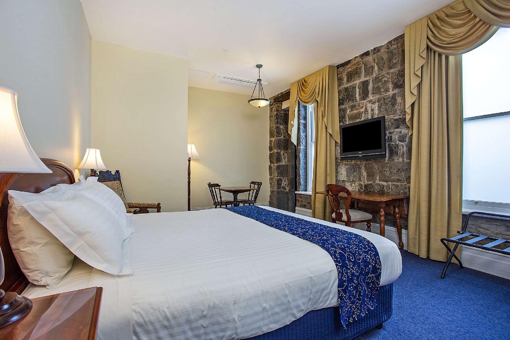 1 King Bed Suite Non-Smoking