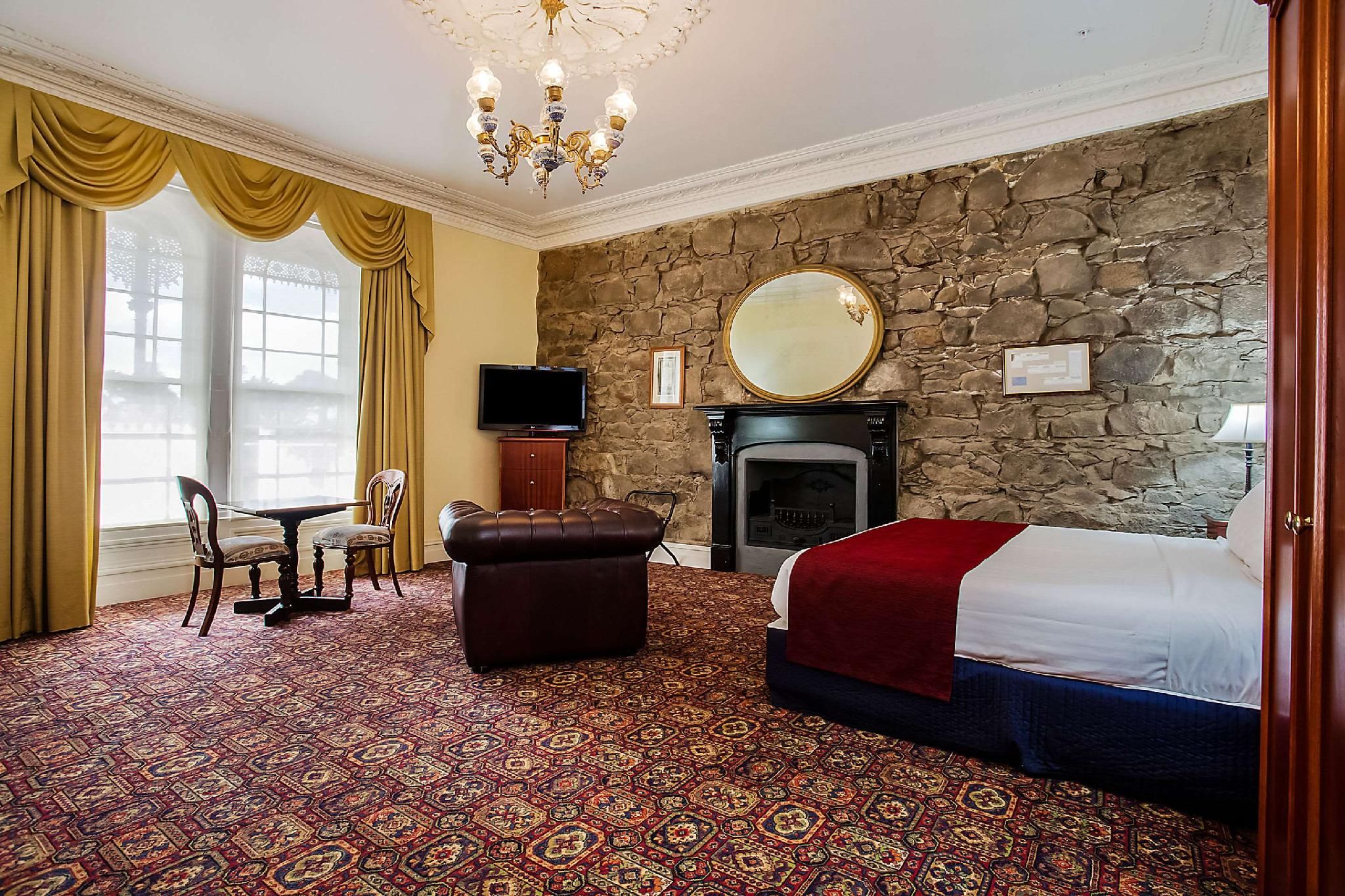 1 King Bed Efficiency Suite Non-Smoking
