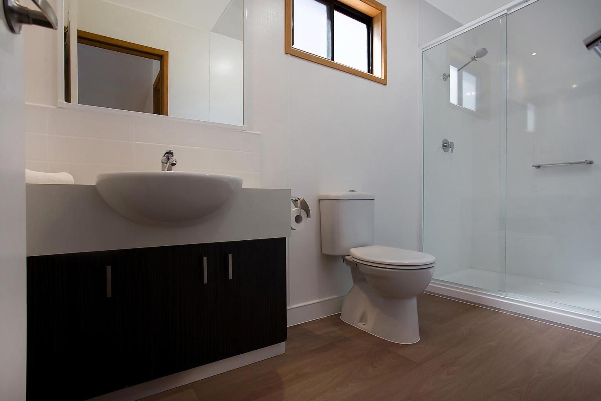 Superior Two-Bedroom Cabin (Queen & Double)