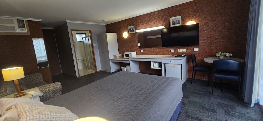 Deluxe Queen Room