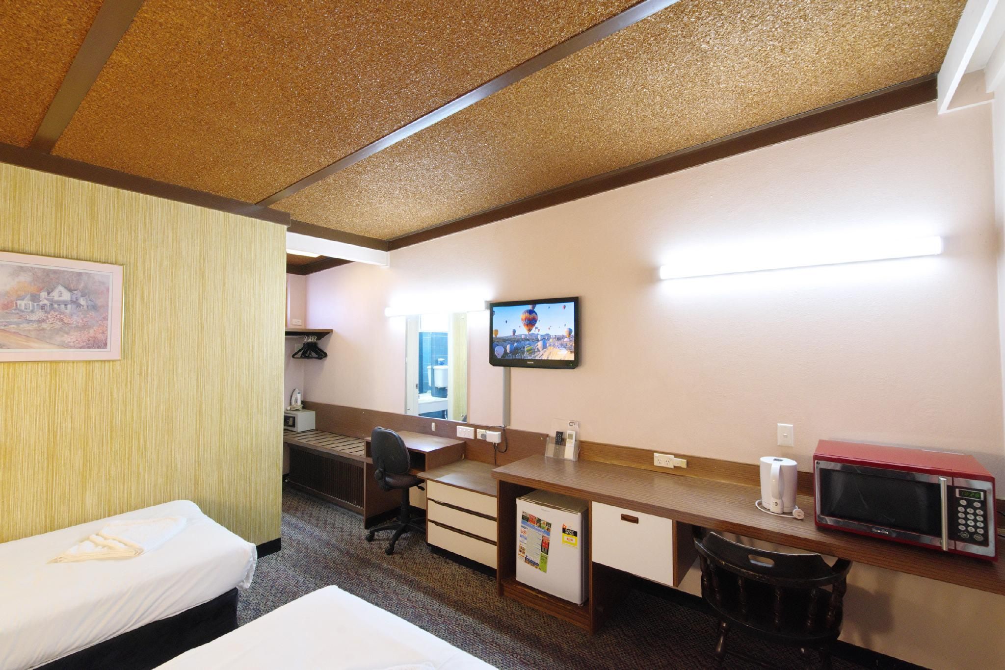 Olympia Motel Family Room 3