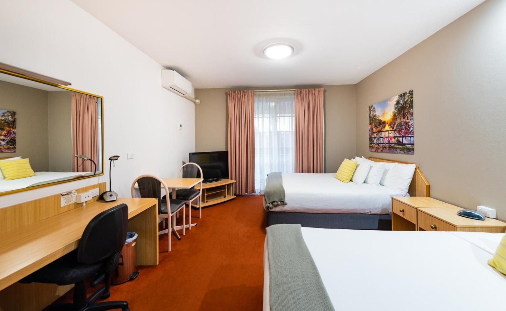 Deluxe Twin Queen Room (No Pets)