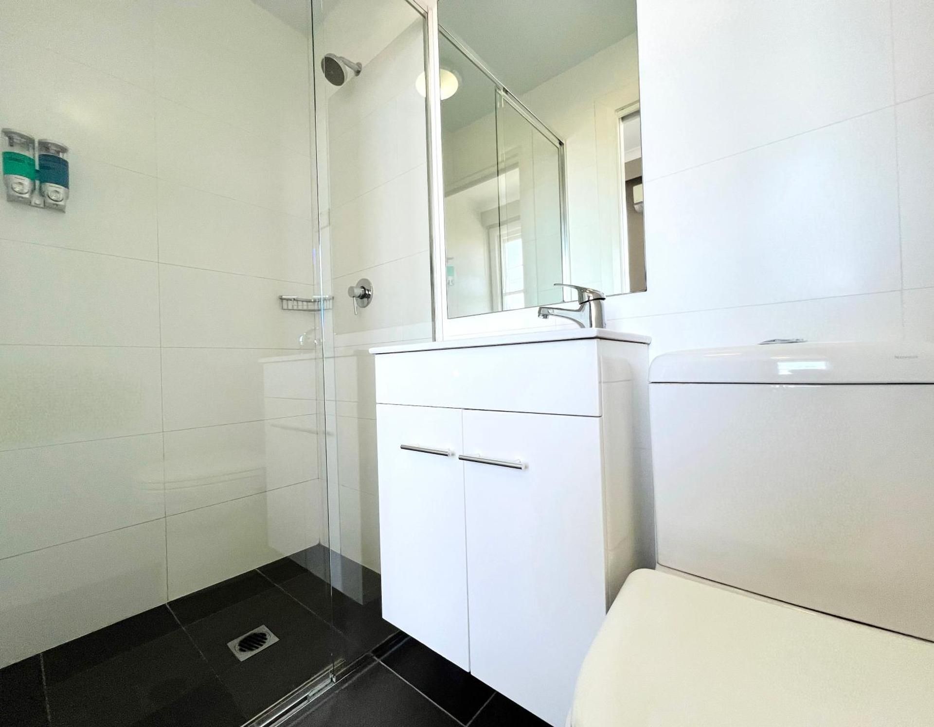 The Sunnyside Tavern, Broadmeadow Double Room 2