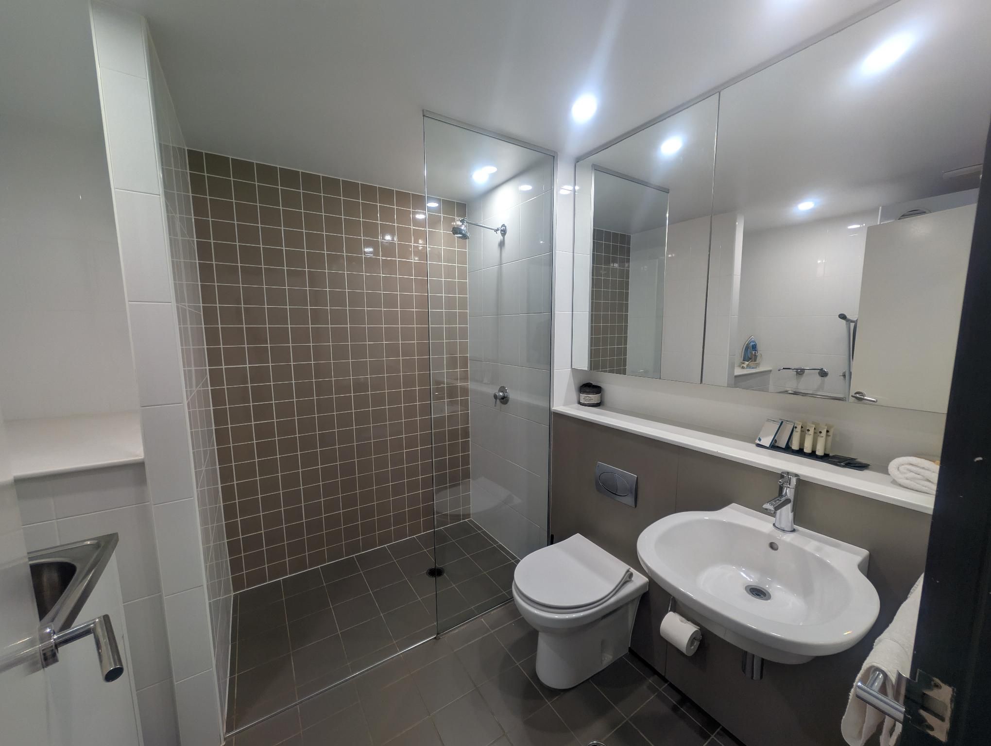 Honeysuckle Executive Suites One Bedroom Apartment 2