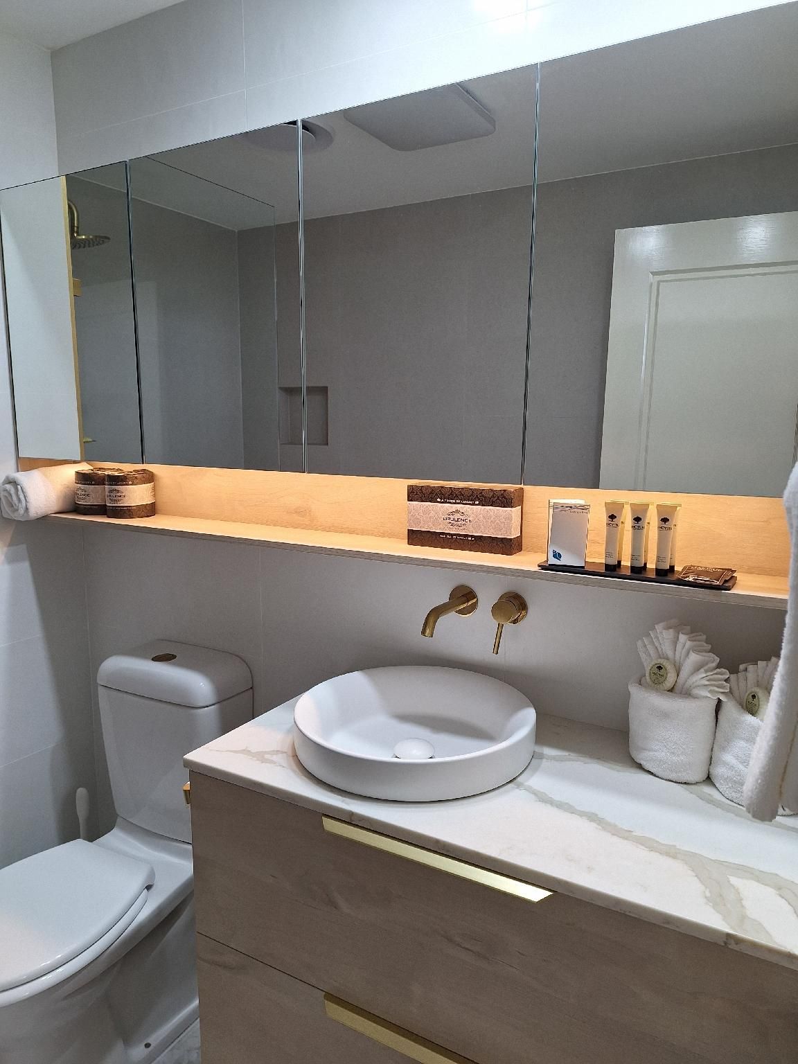 Honeysuckle Executive Apartments 2 Bed Room Family Suite 2