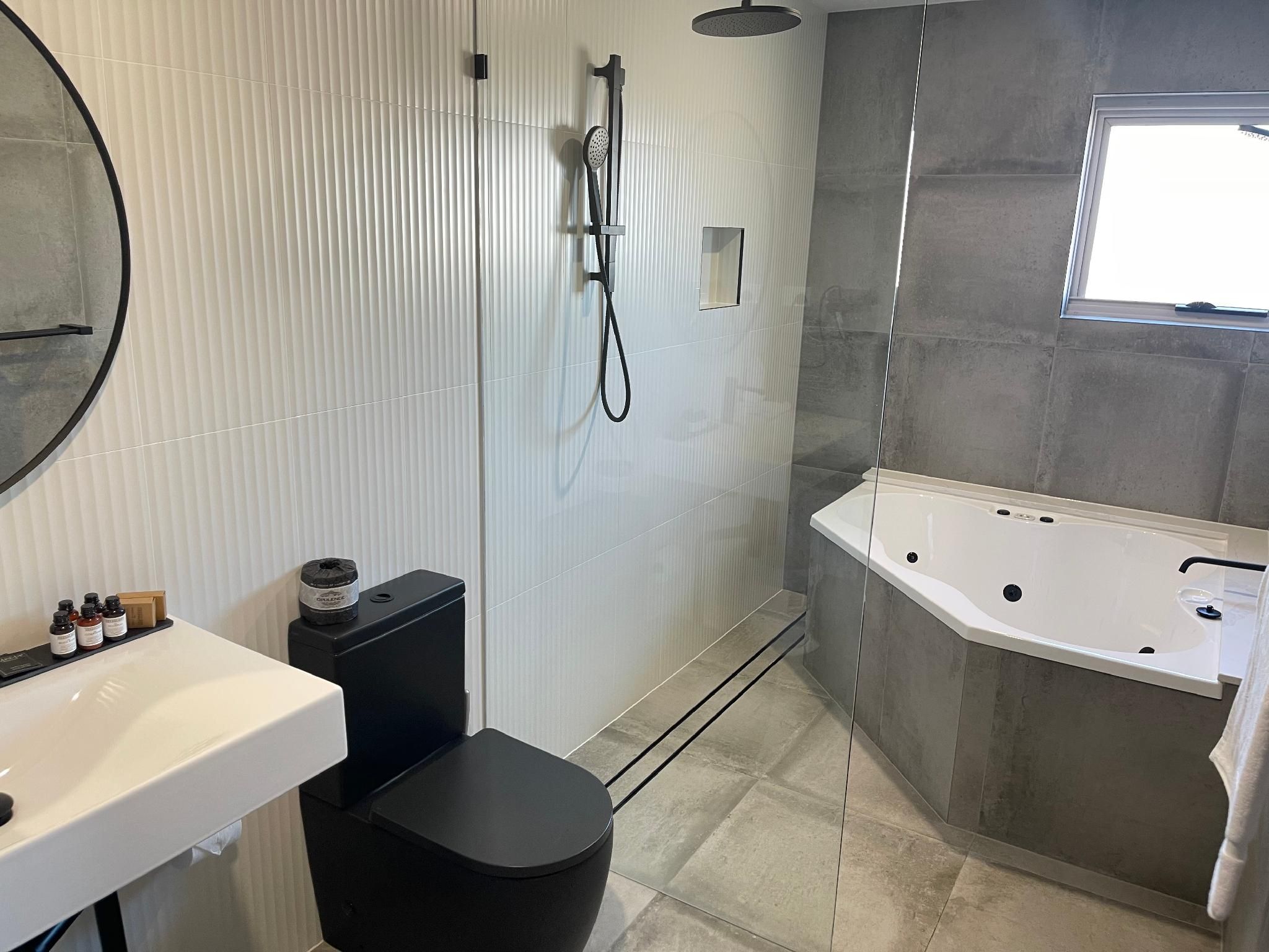 One Bed Room with Bathtub