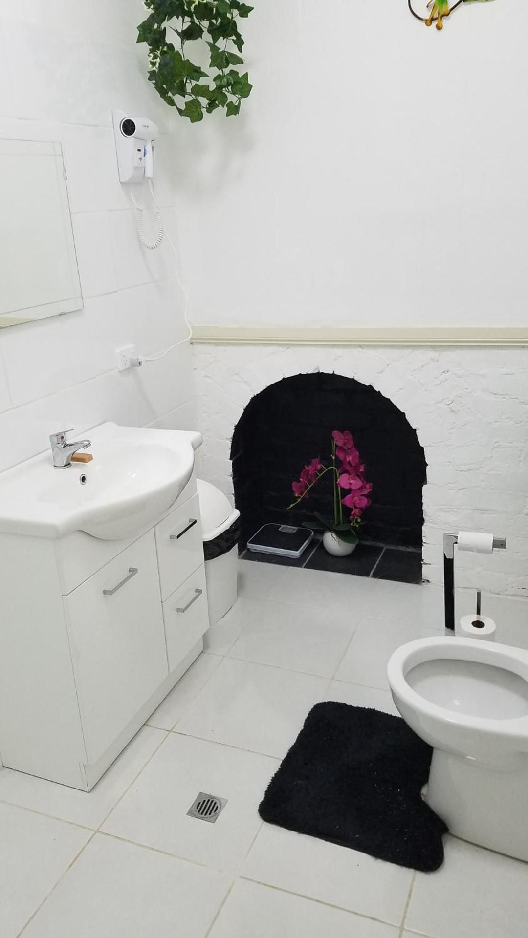 Single Room with Shared Bathroom