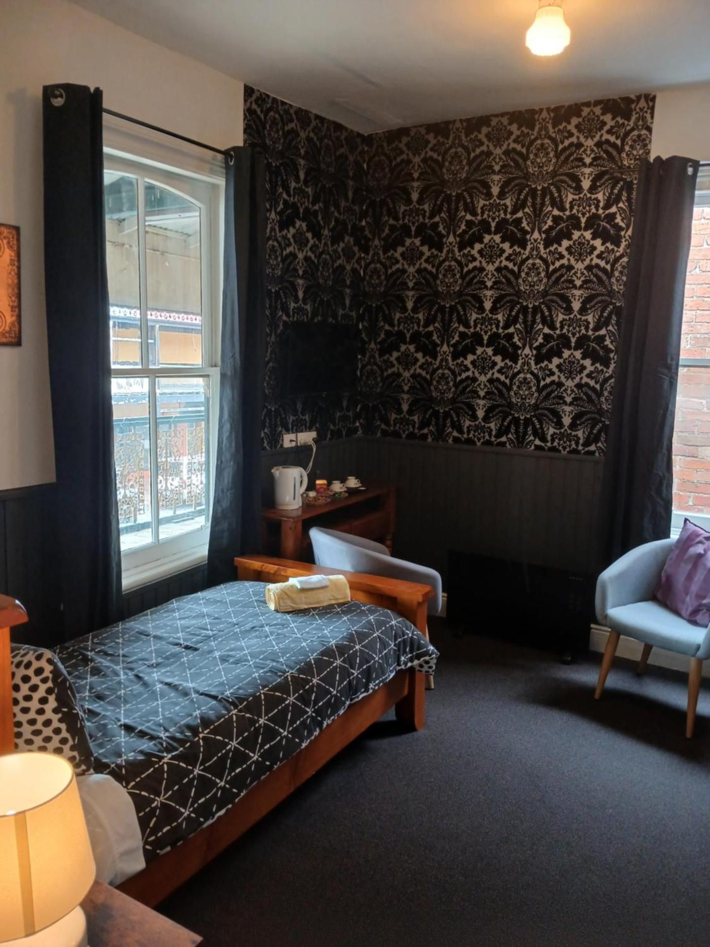 Standard Twin Room with Mountain View