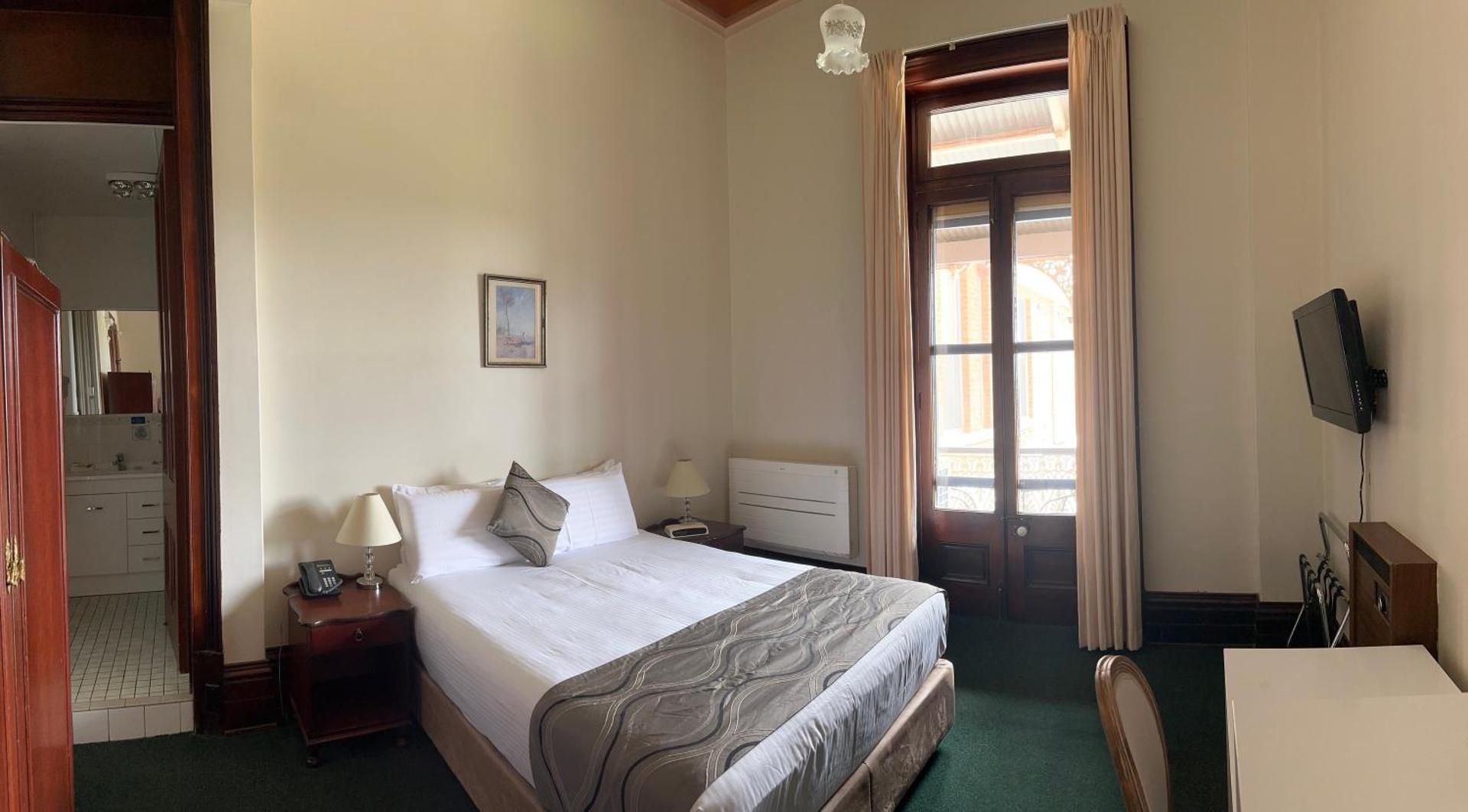 Queen Room with Balcony