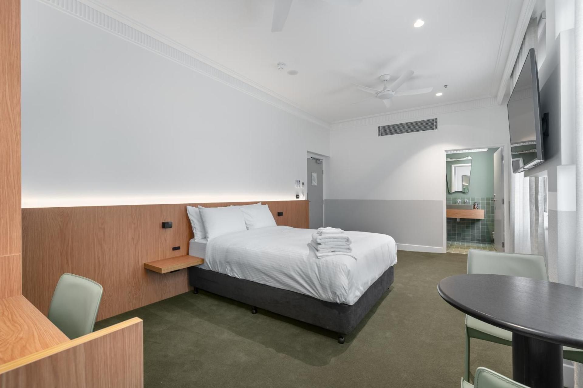 Deluxe Queen Room