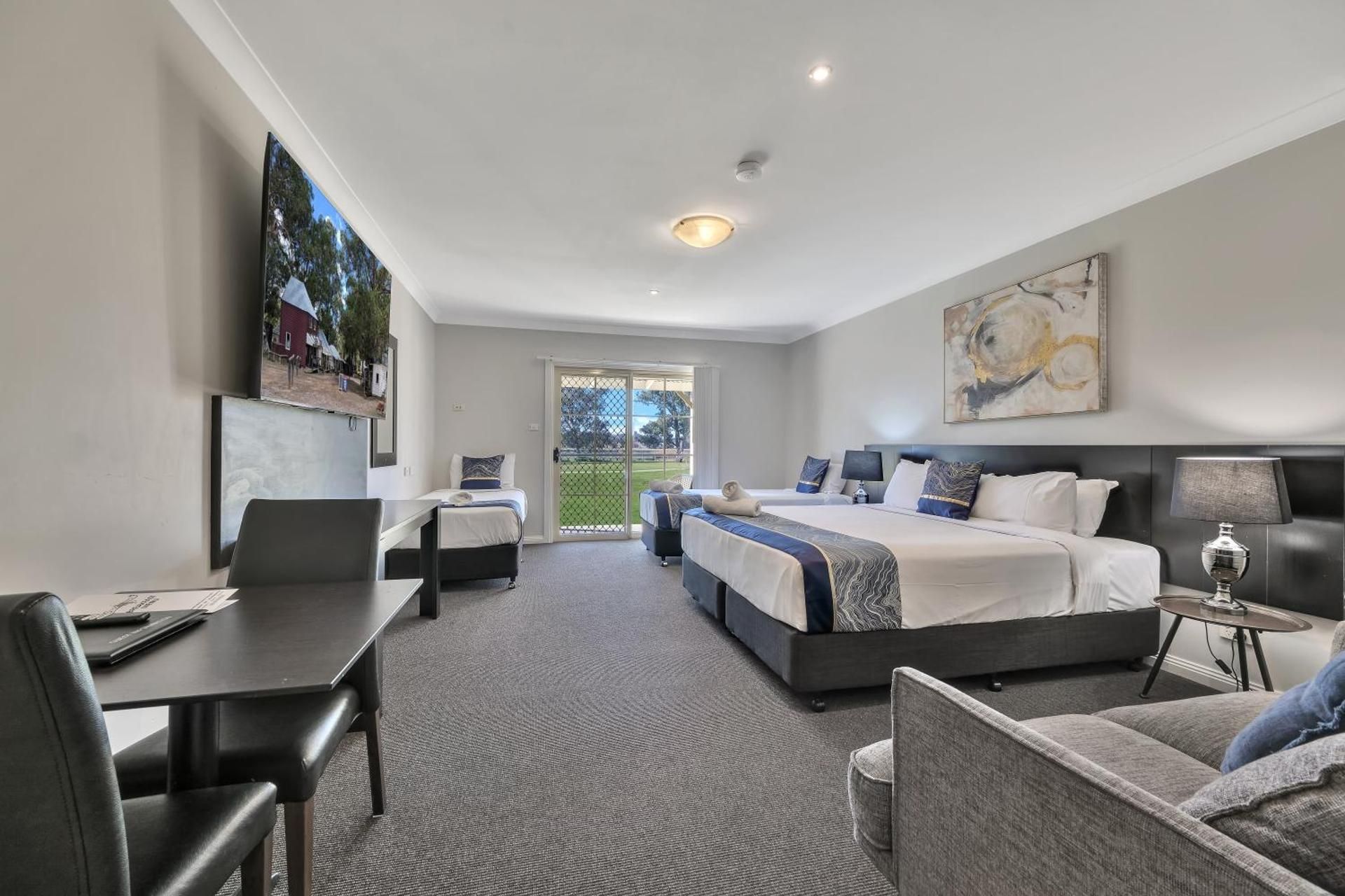 Deluxe Family Room
