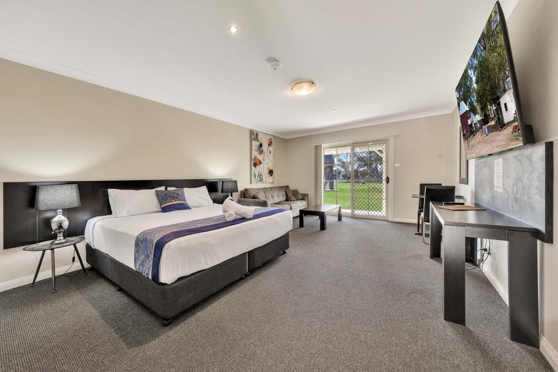 Deluxe King Disabled Access Room