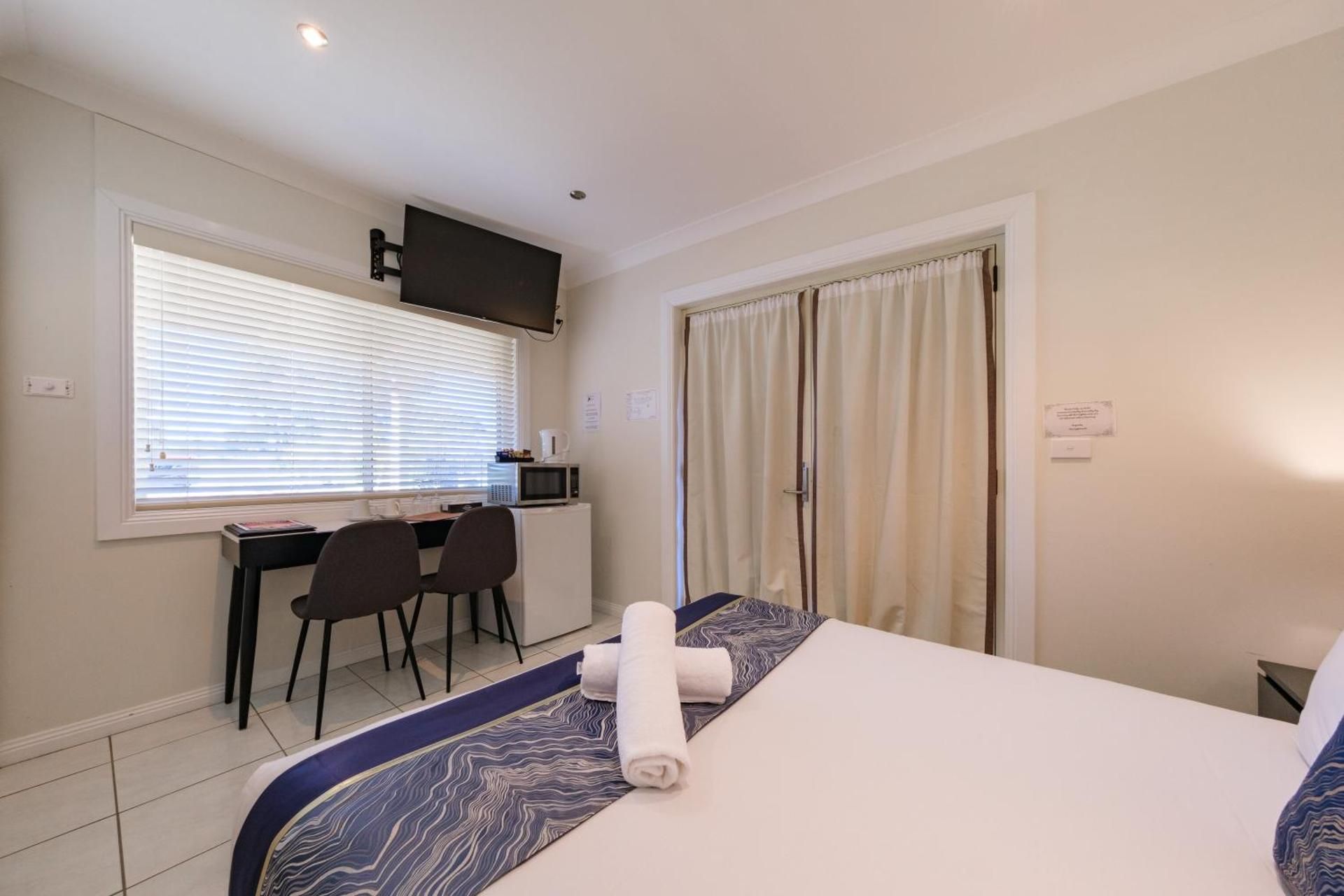 Economy Queen Room