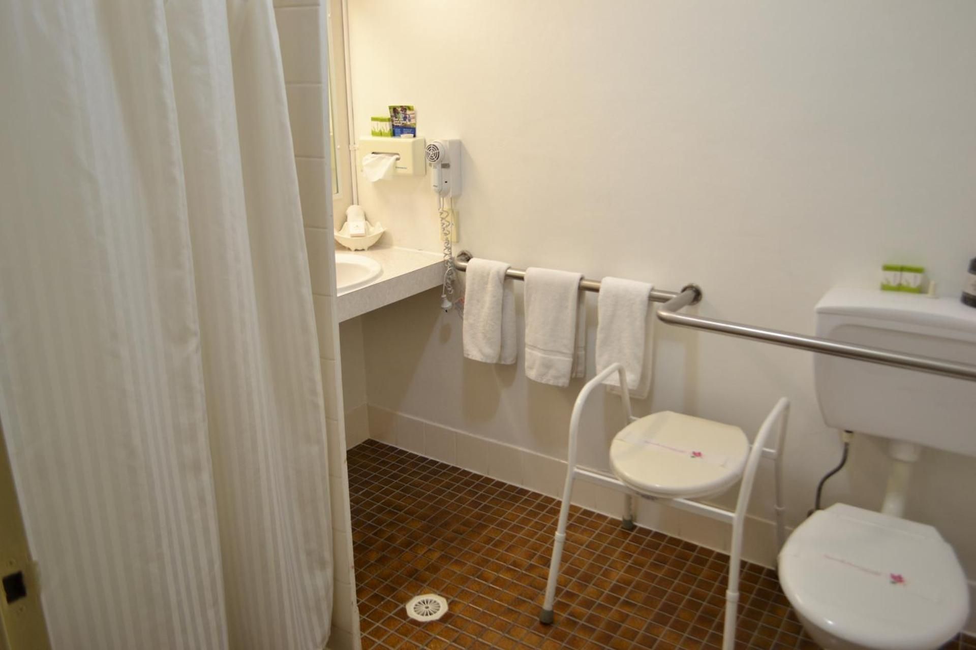 Standard twin accessible