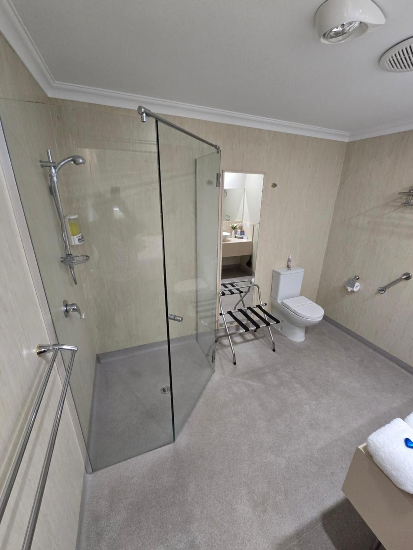 On The Terrace Stanley Apartment with Sea View