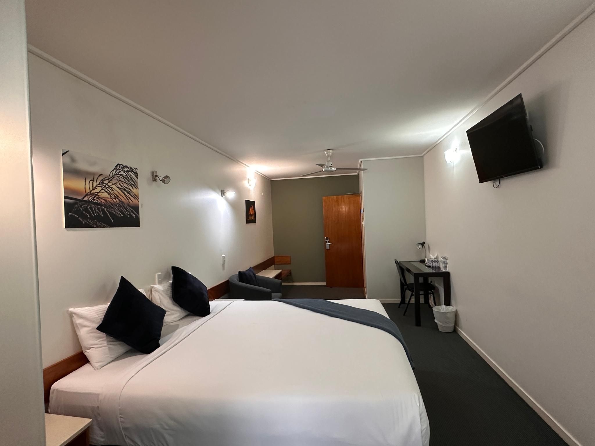 Ayr Traveller's Motel King Room