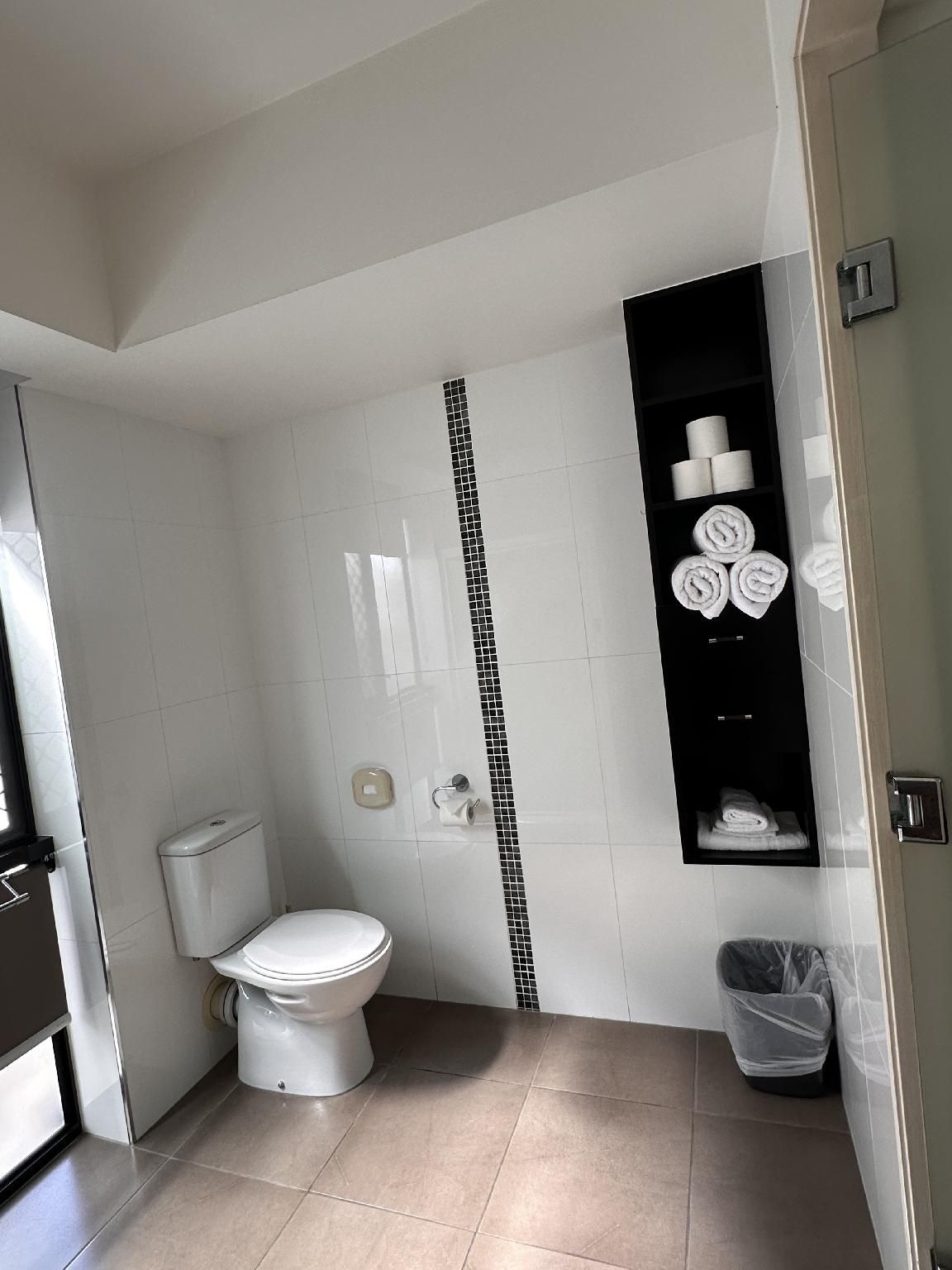 Ayr Traveller's Motel King Room 3