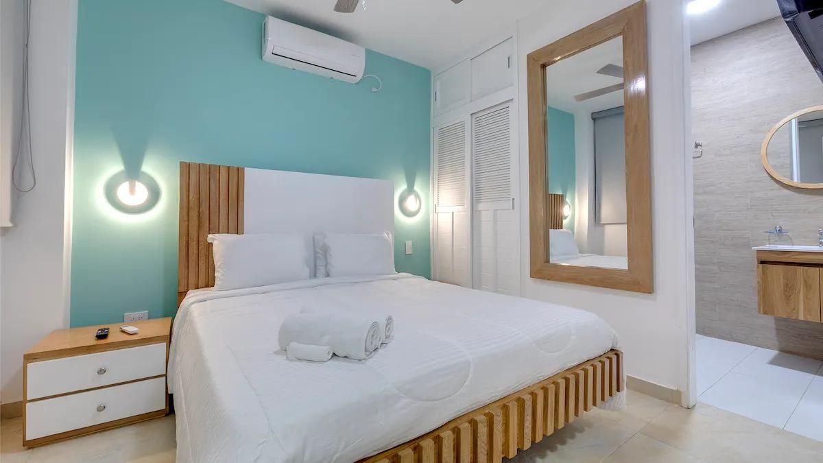 Queen Bedroom - Non-Smoking, No Parking