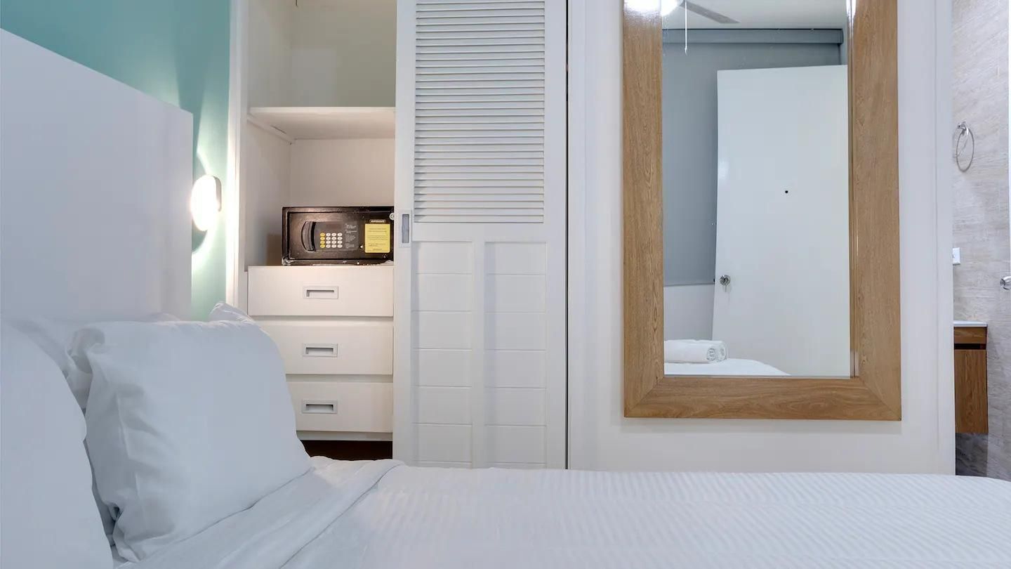 Queen Bedroom - Non-Smoking, No Parking