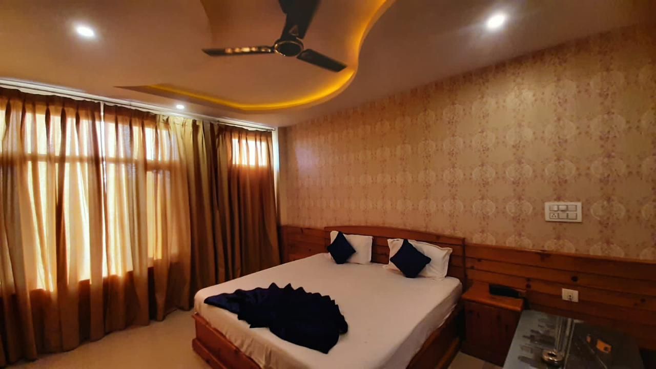 4 Bed Room