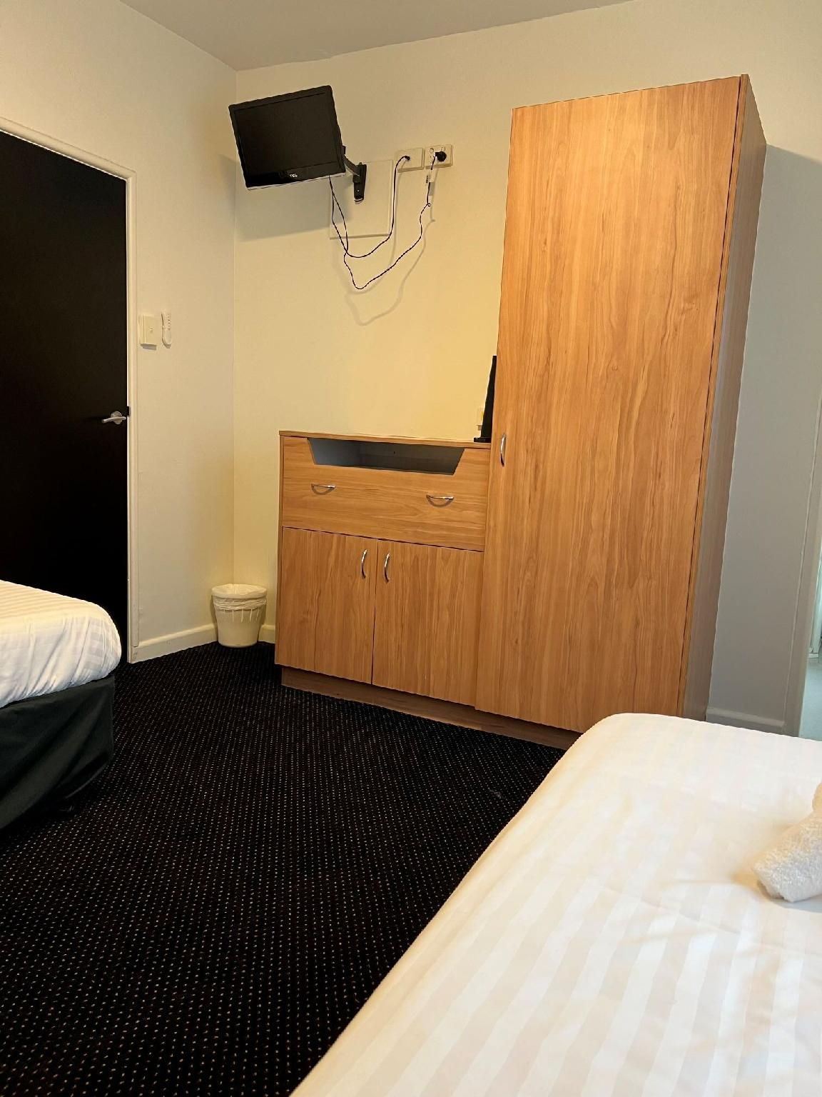 Star Bar Cafe and Hotel Twin Room 2